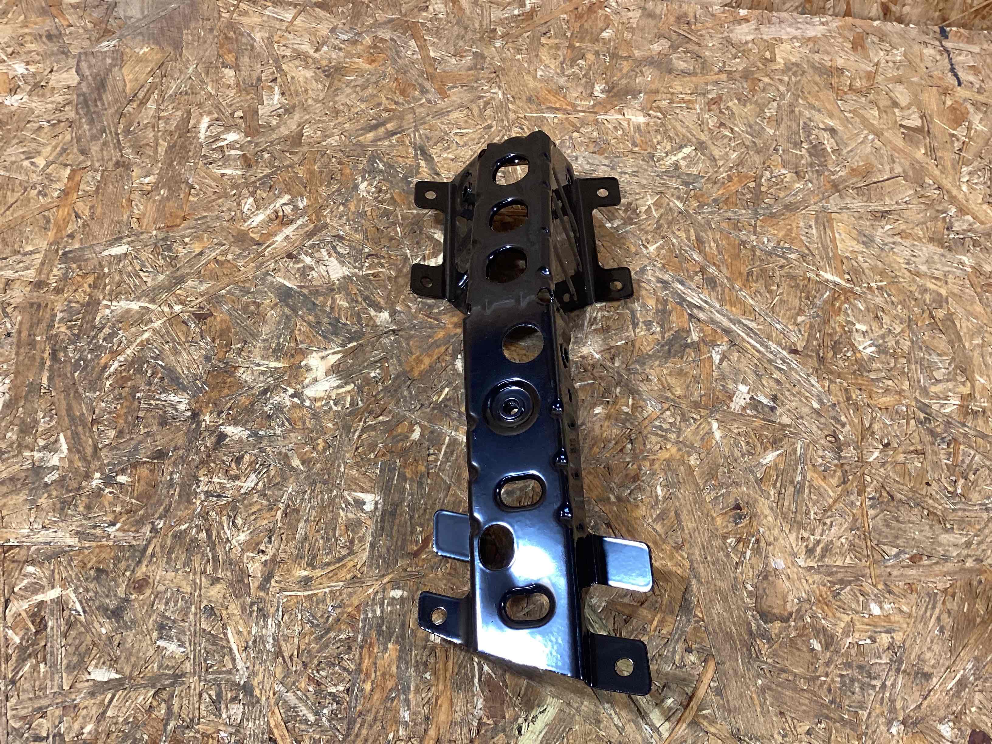 Крепление крыла Porsche Panamera 110326-111