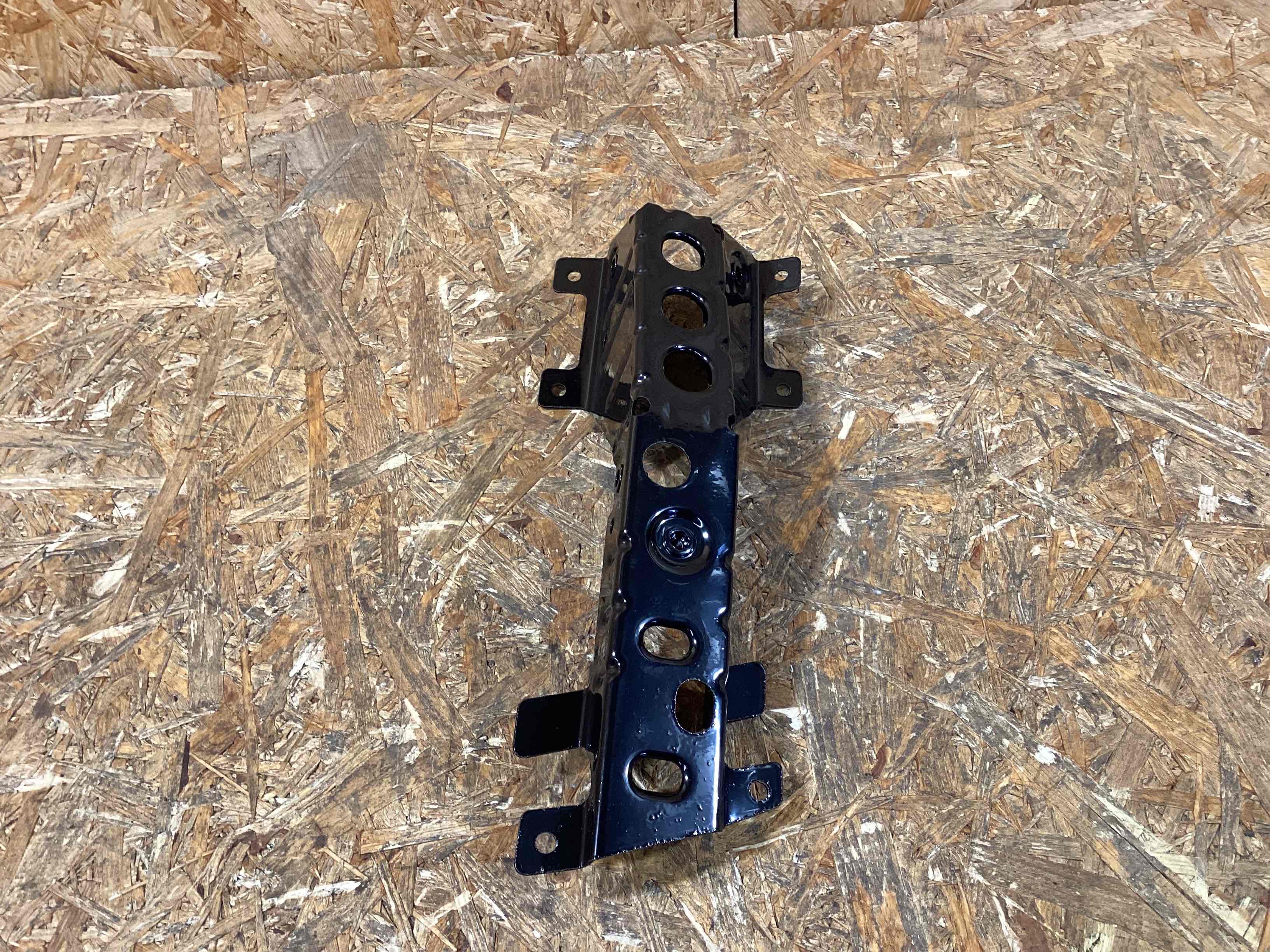 Крепление крыла Porsche Panamera 110326-112