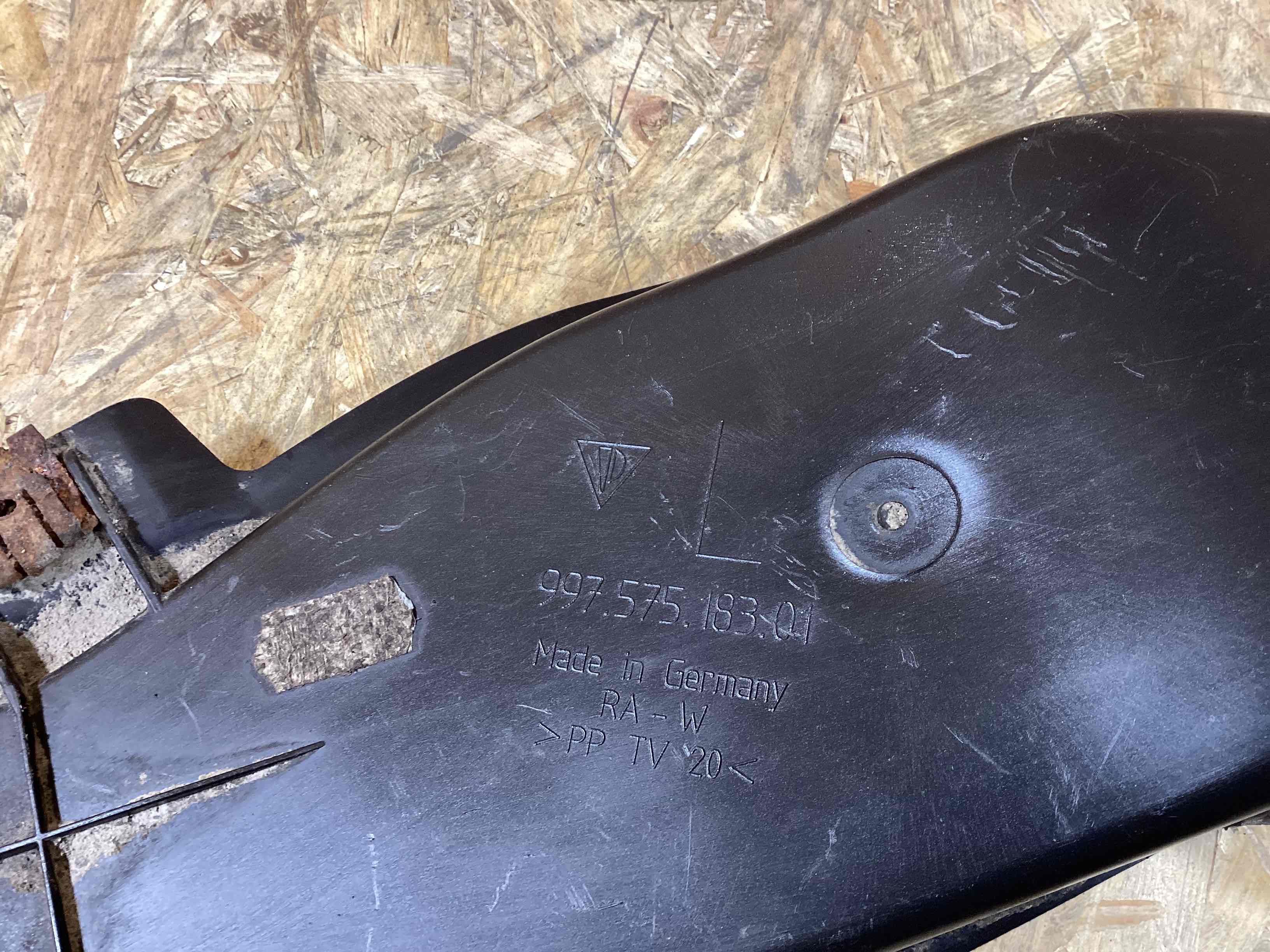 Воздуховод Porsche 911 110626-114