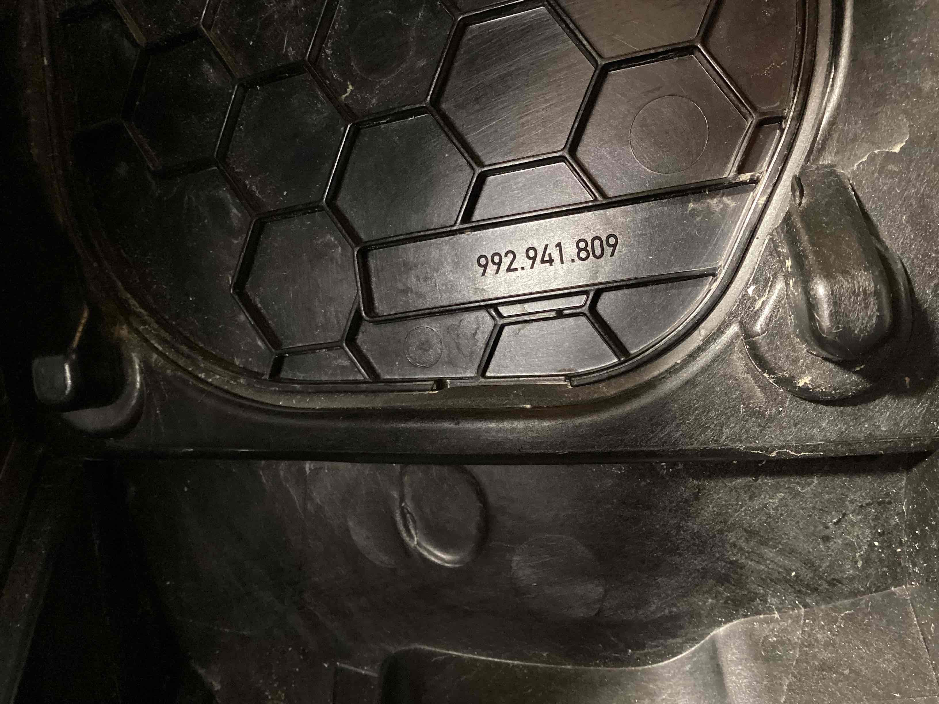 Фара левая Porsche 911 110626-132