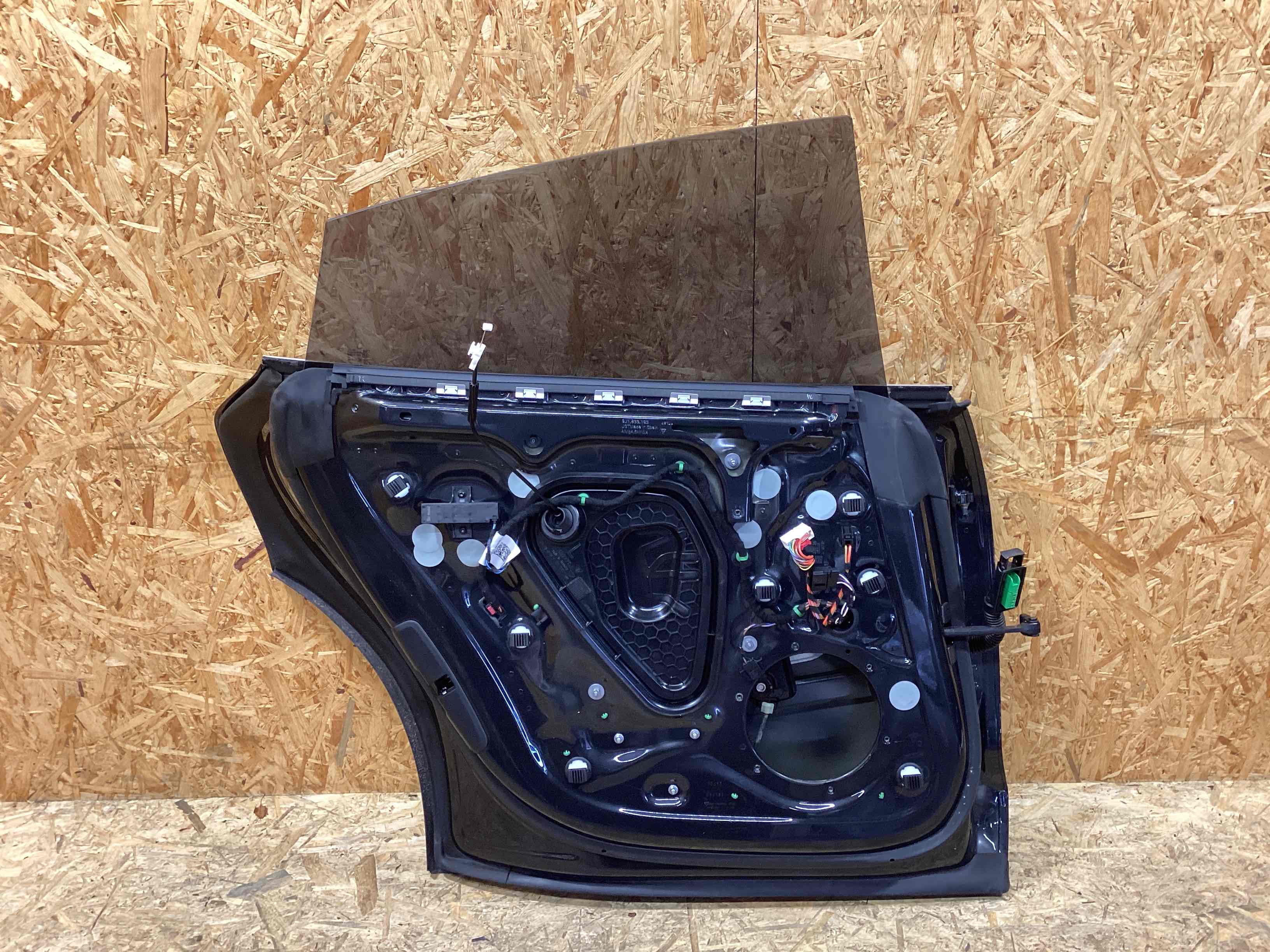 Дверь задняя левая Porsche Taycan 111225-104