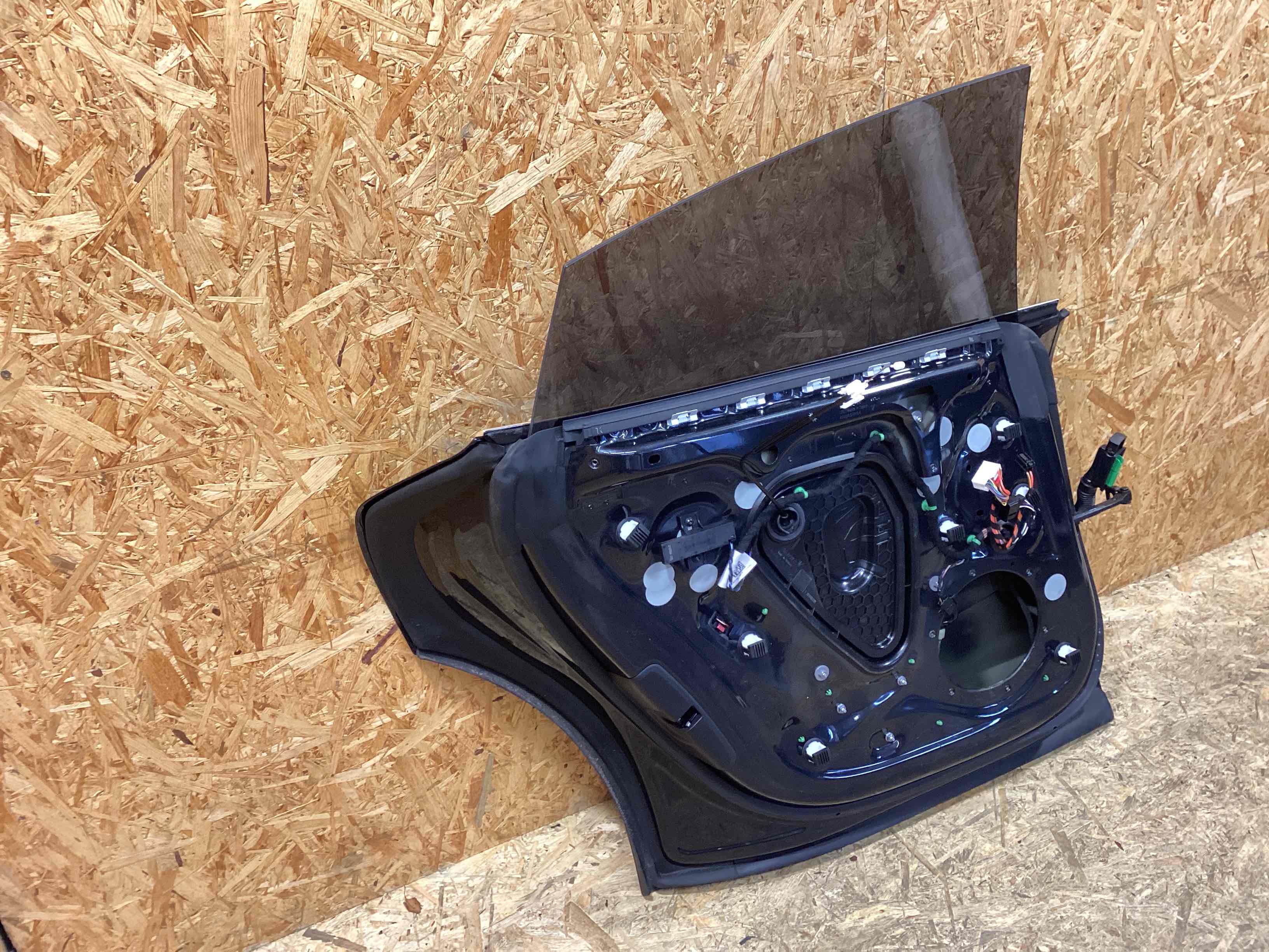 Дверь задняя левая Porsche Taycan 111225-104