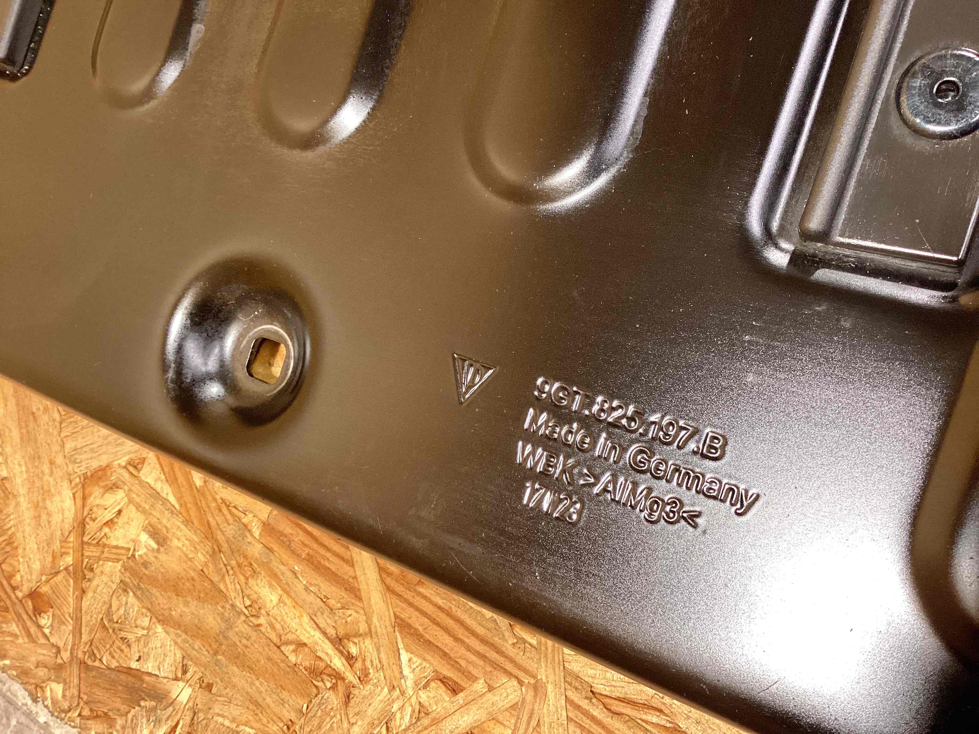 Защита днища кузова Porsche 911 GT3 111225-107