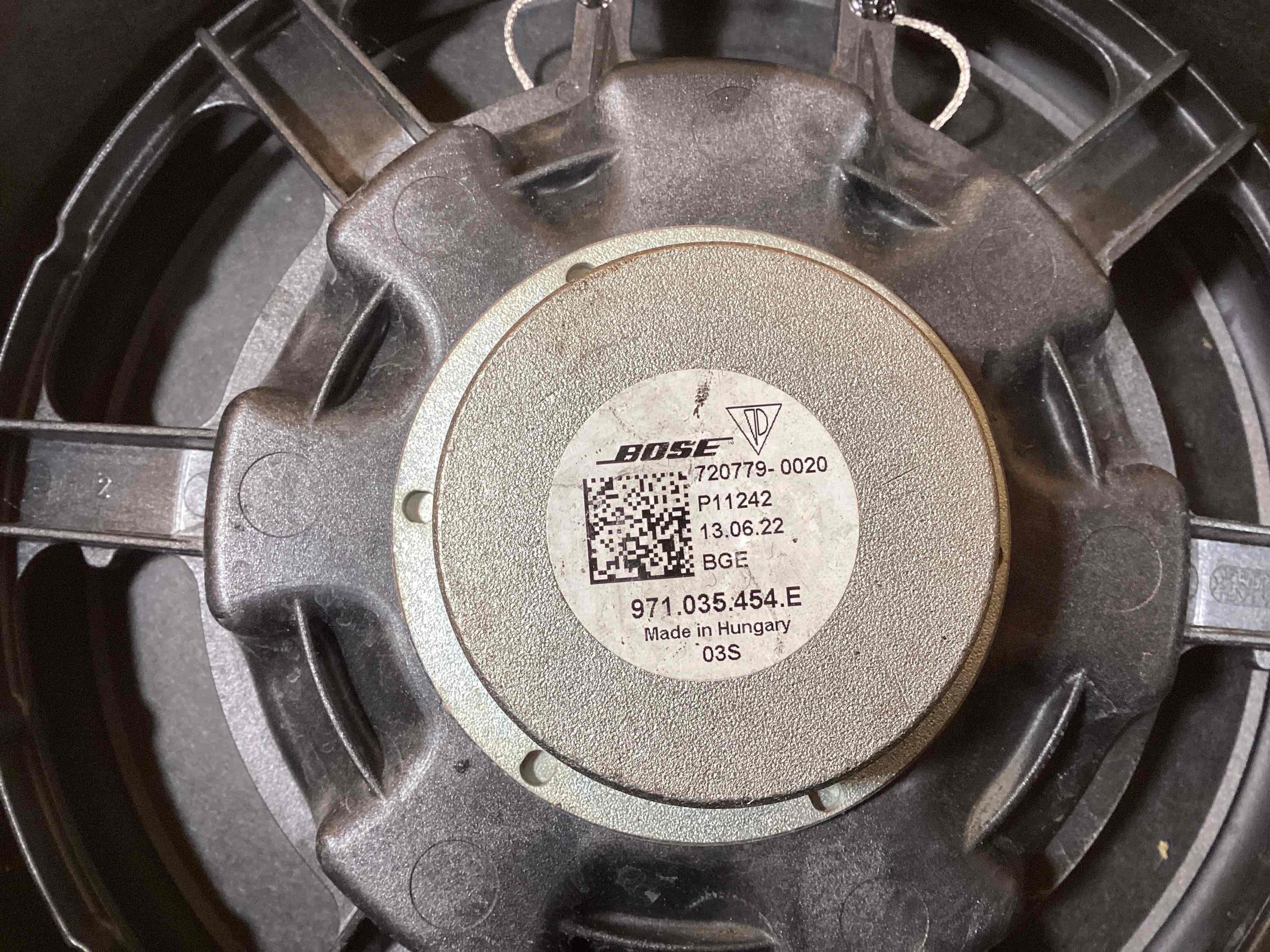 Динамик Porsche Panamera 111225-110