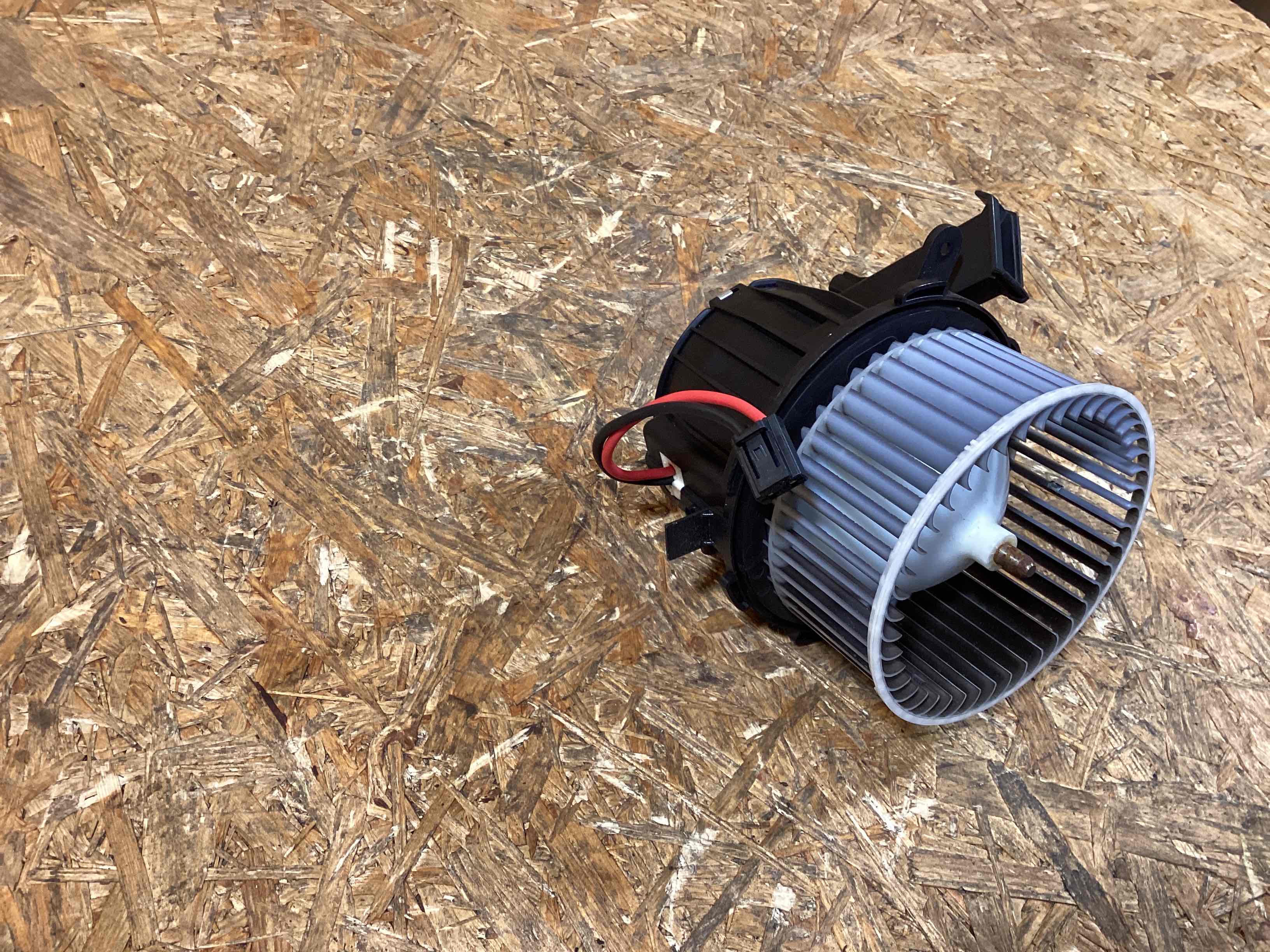 Двигатель отопителя (печки) Porsche Macan 120226-101