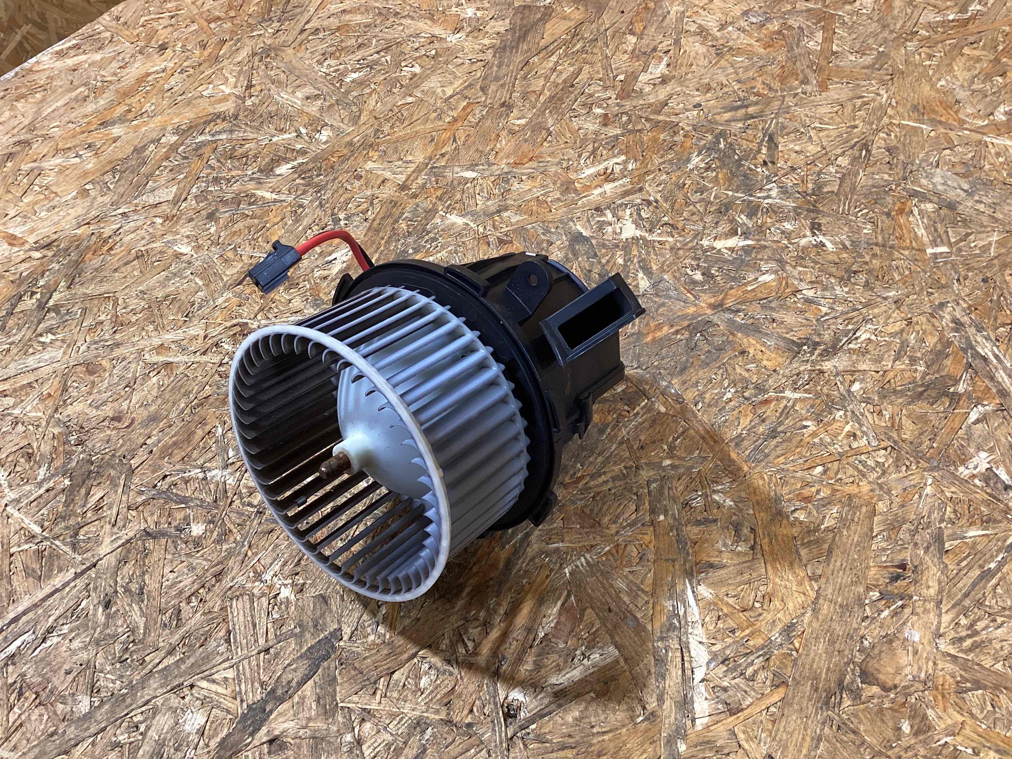 Двигатель отопителя (печки) Porsche Macan 120226-101