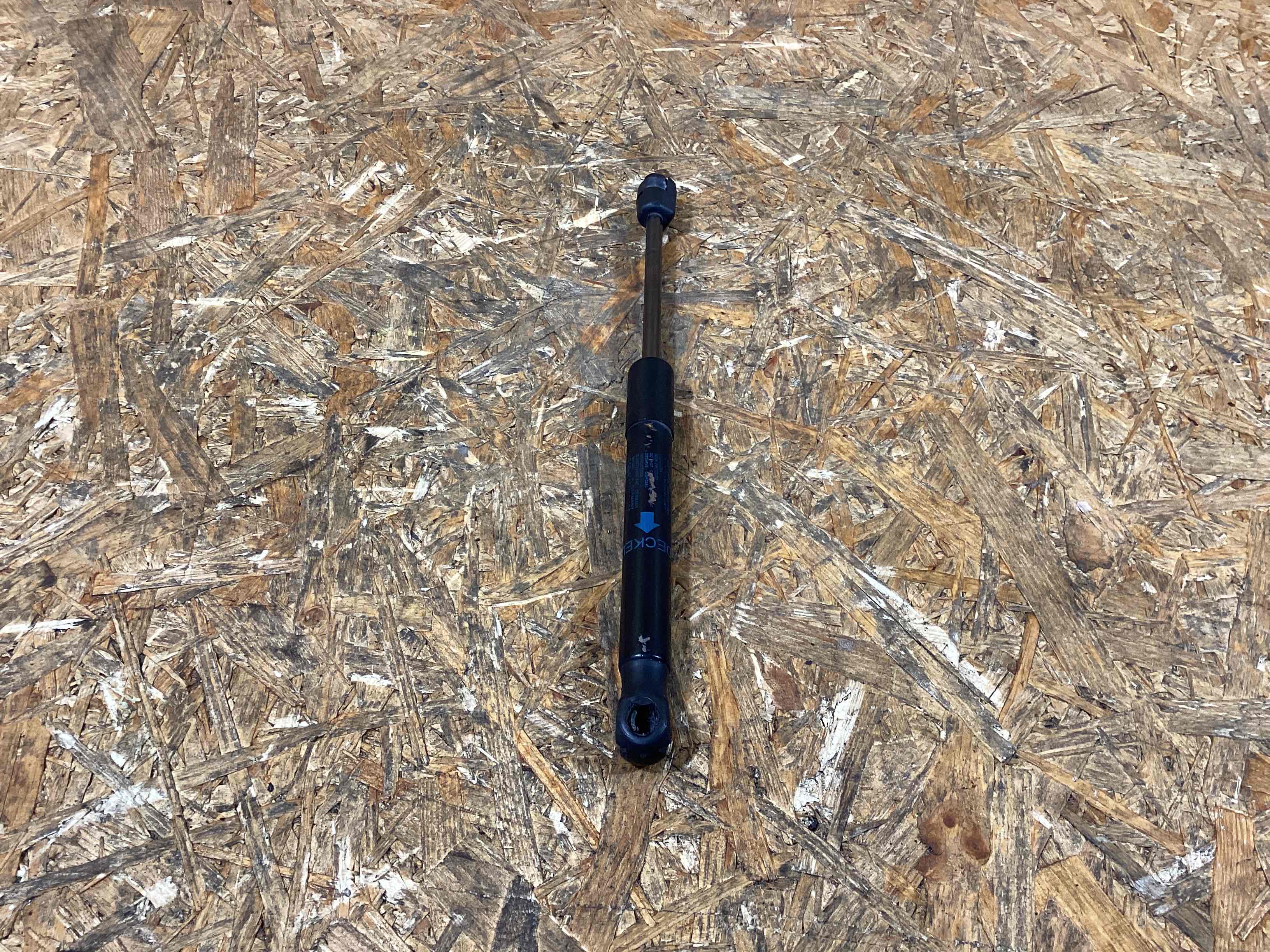 Амортизатор капота Porsche 911 120226-108