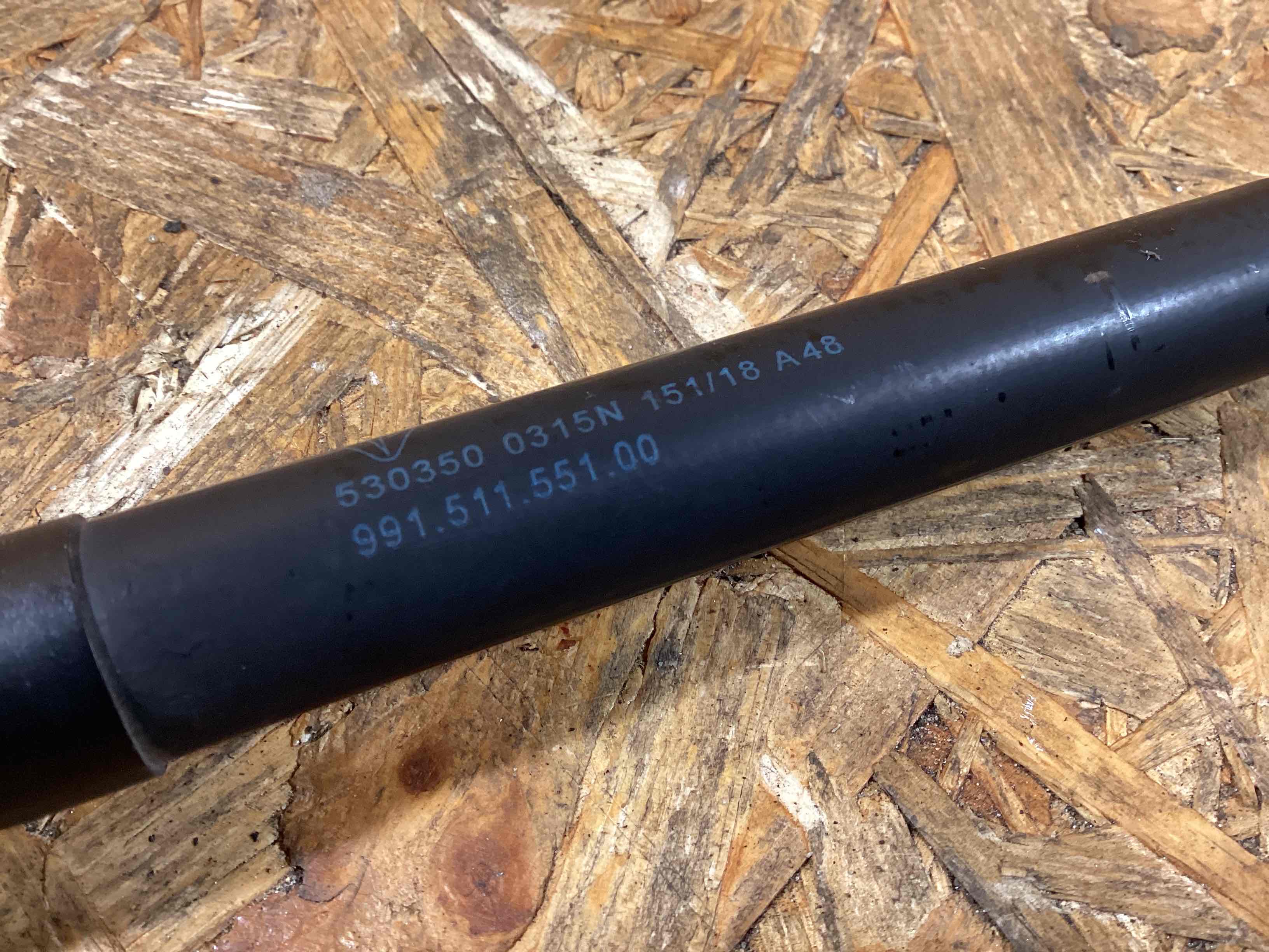 Амортизатор капота Porsche 911 120226-108