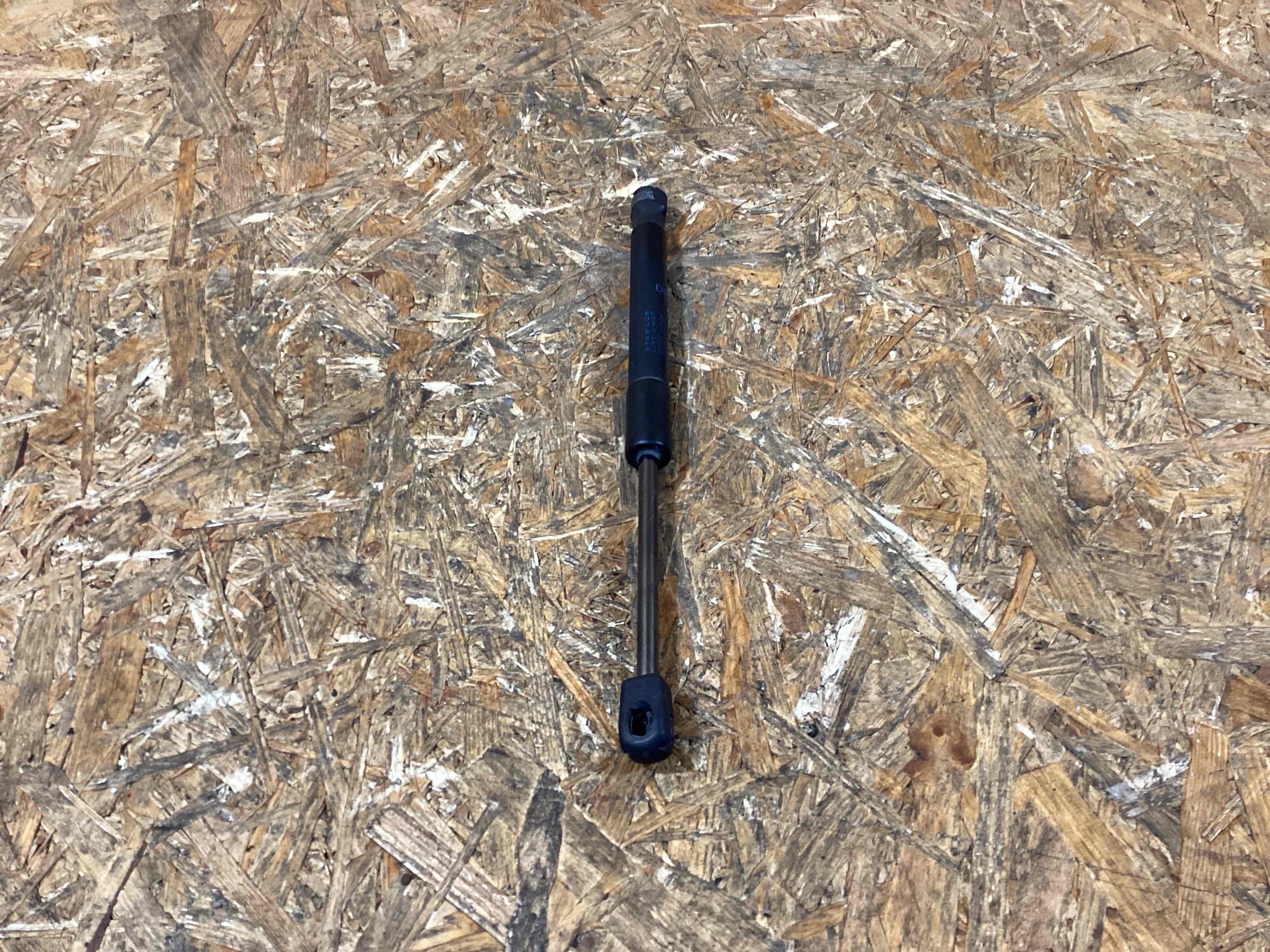 Амортизатор капота Porsche 911 120226-108