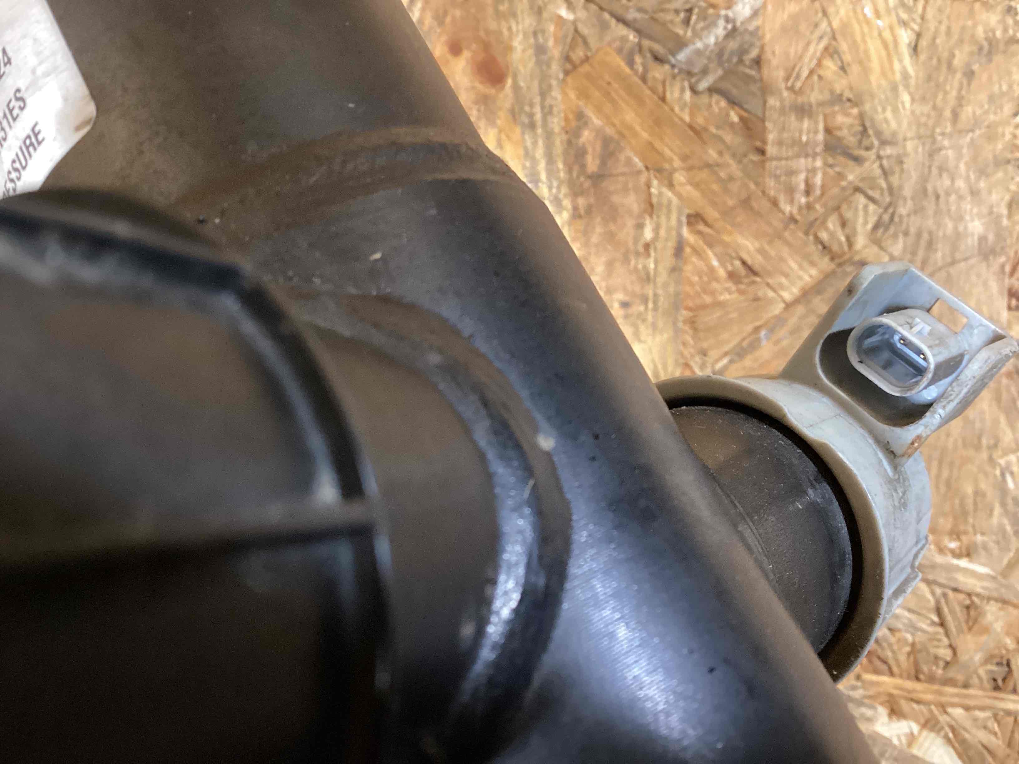 Амортизатор задний левый Porsche Taycan 120226-111