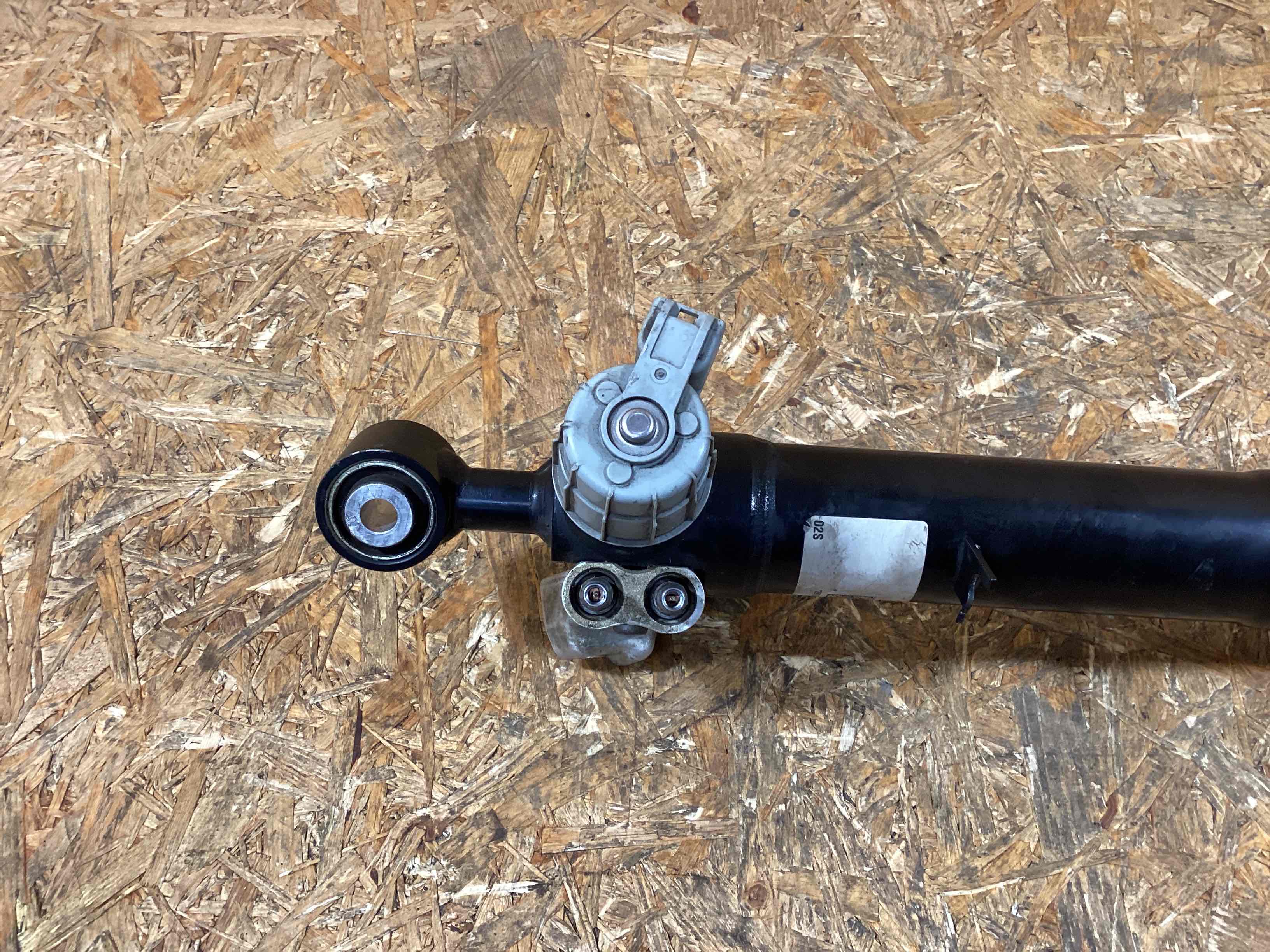 Амортизатор задний левый Porsche Taycan 120226-111