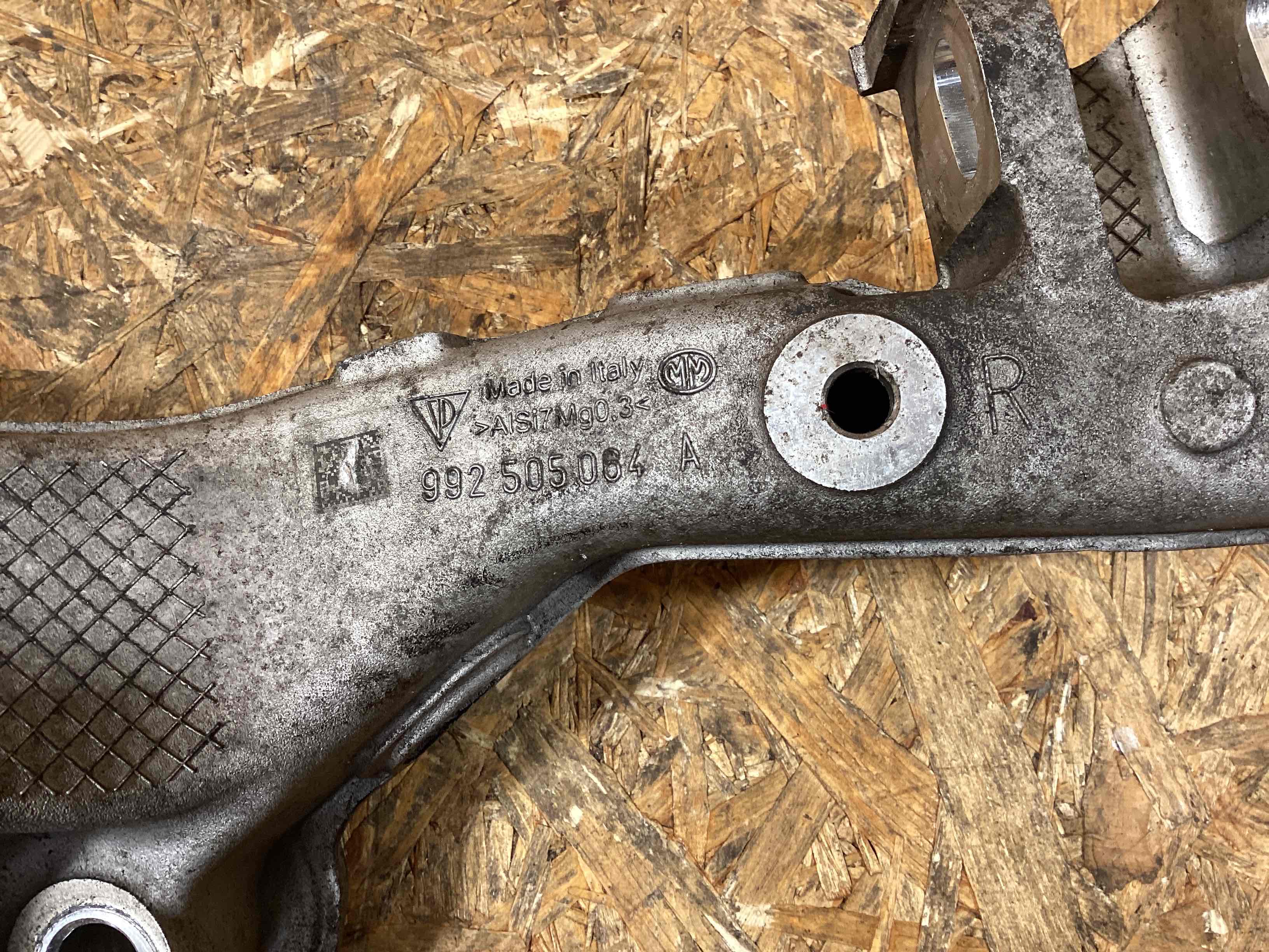 Рычаг задний правый Porsche 911 120226-113