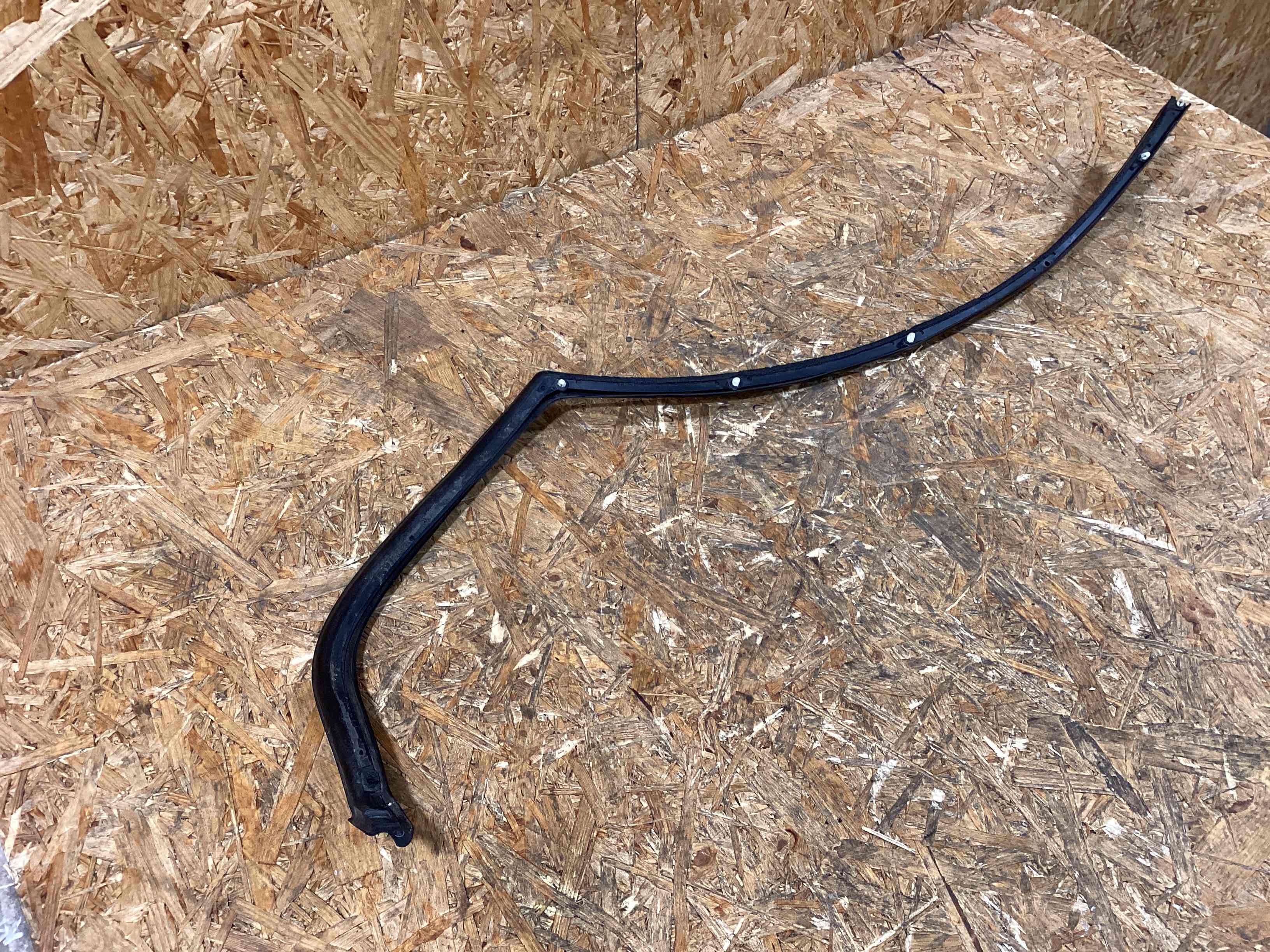 Уплотнитель стекла/двери Porsche Cayenne 120226-119