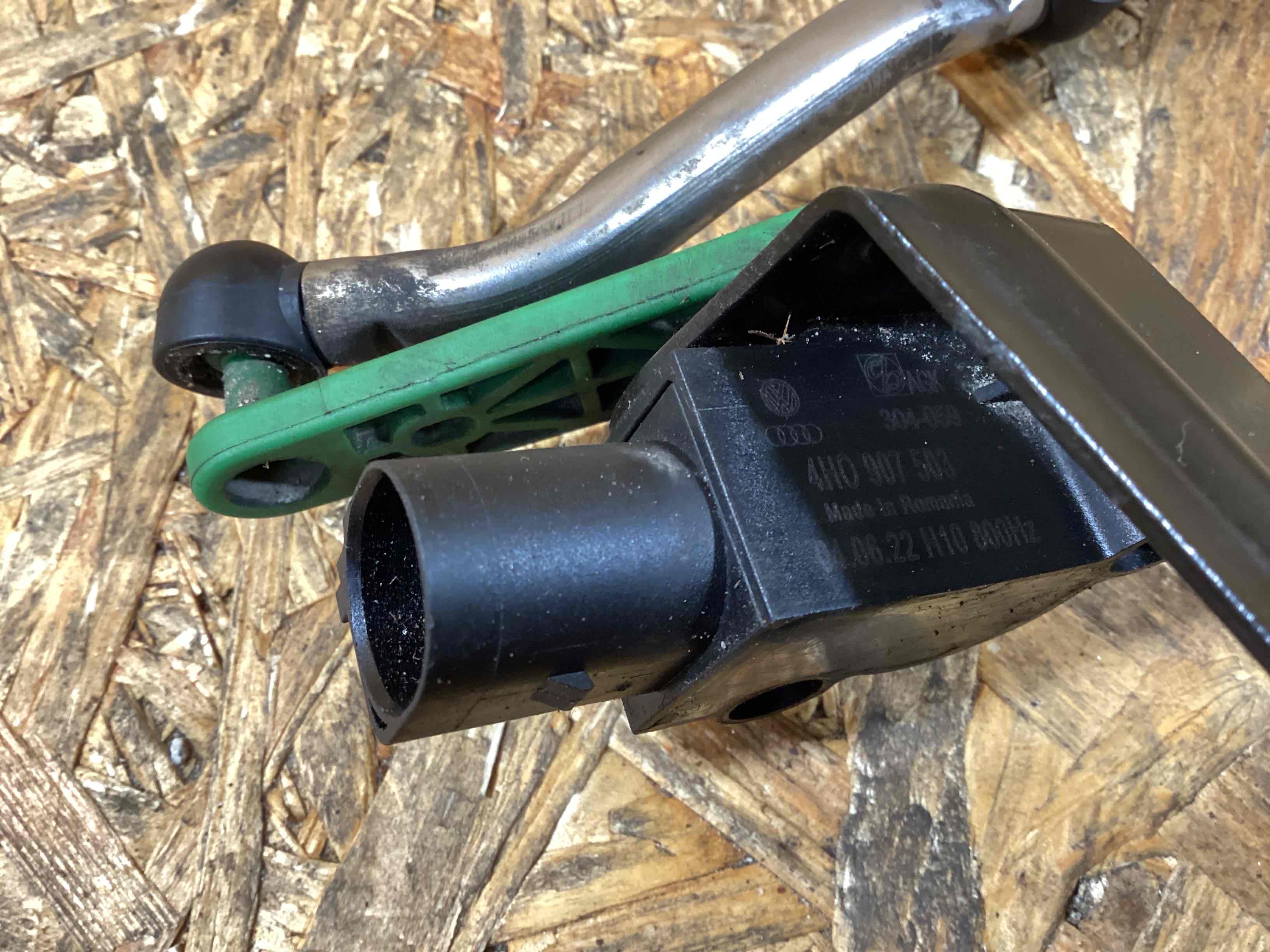 Датчик уровня подвески (клиренса) Porsche Macan 120226-120