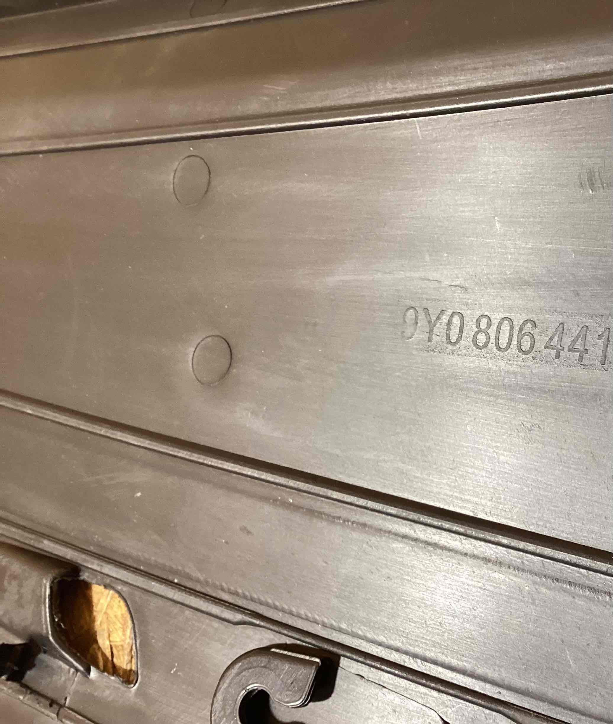 Пластик моторного отсека Porsche Cayenne 120326-113