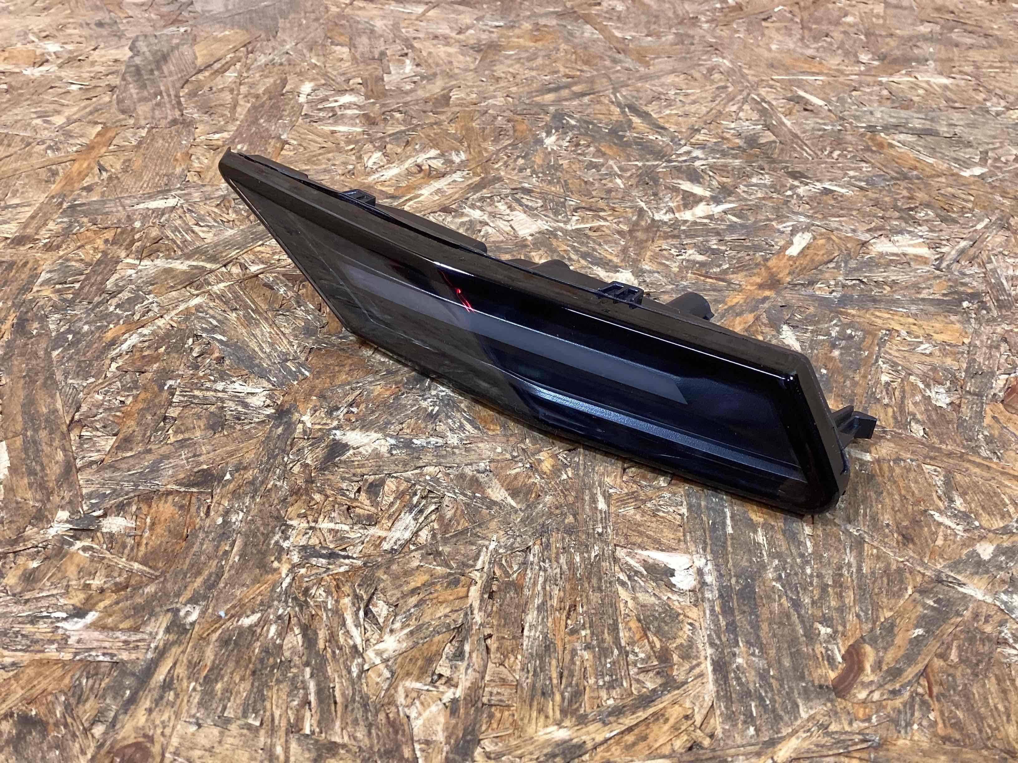 Фонарь (указатель/повторитель поворота, поворотник) Porsche Taycan 120326-136