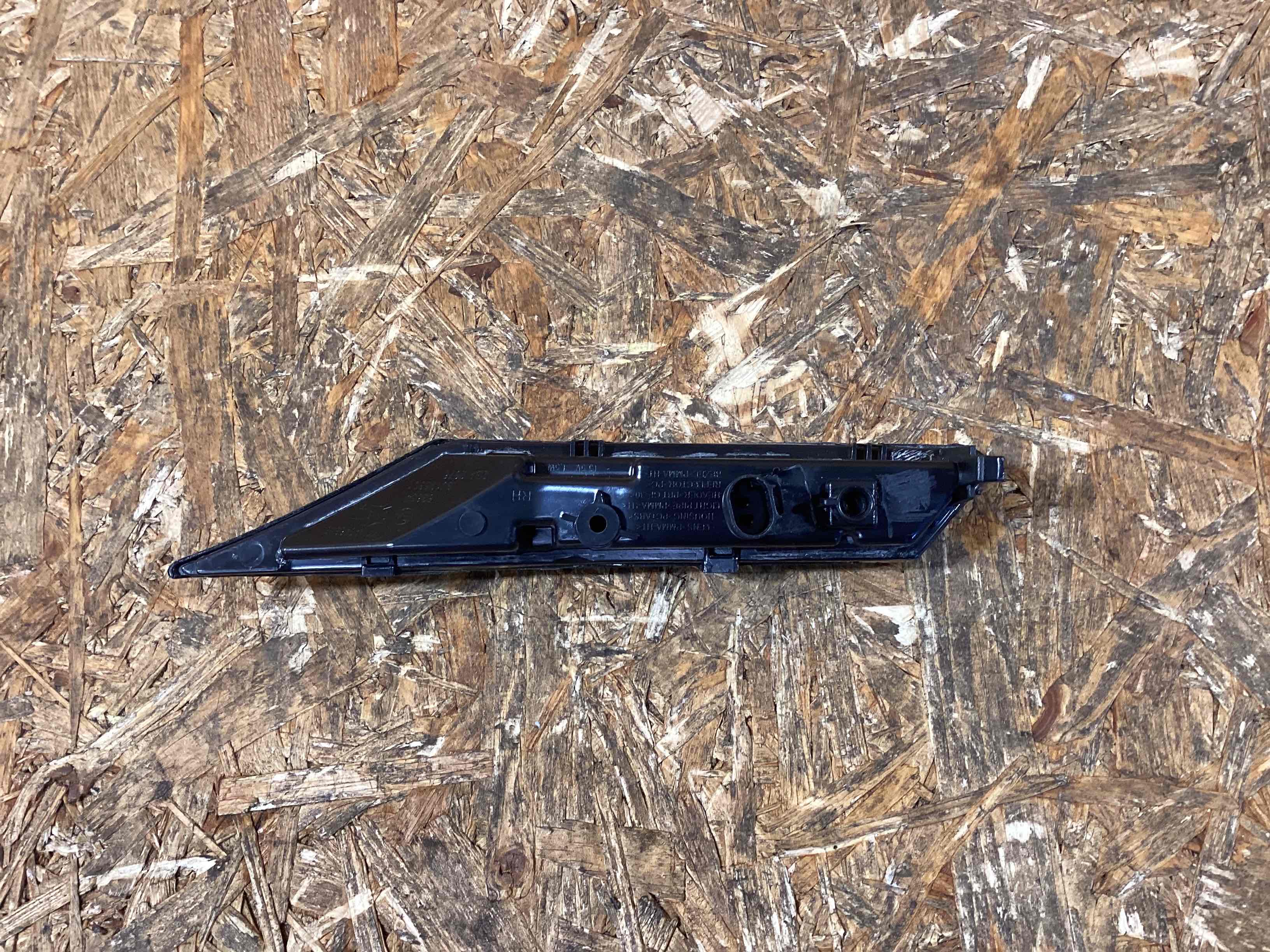 Фонарь (указатель/повторитель поворота, поворотник) Porsche Taycan 120326-136