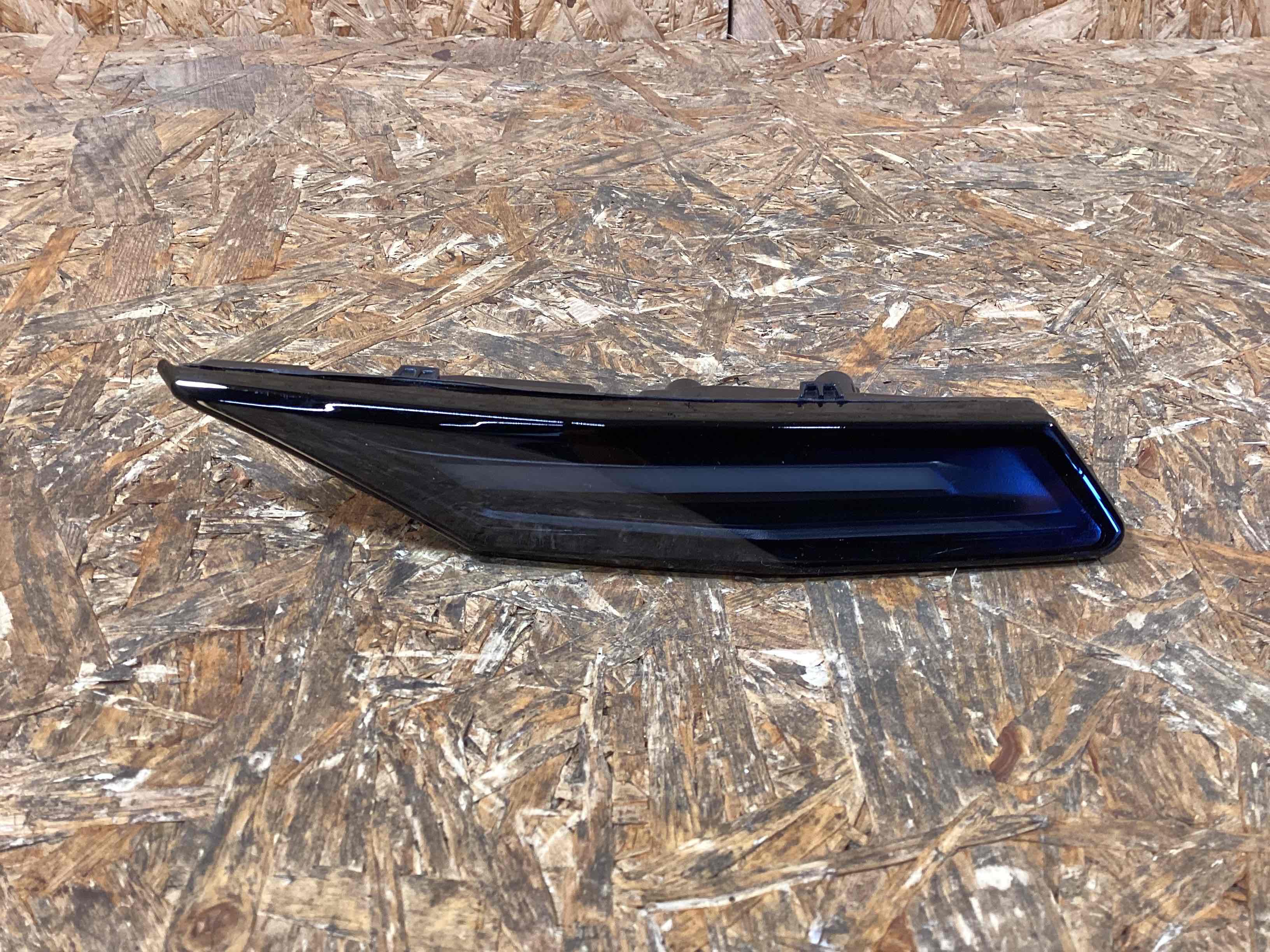 Фонарь (указатель/повторитель поворота, поворотник) Porsche Taycan 120326-137