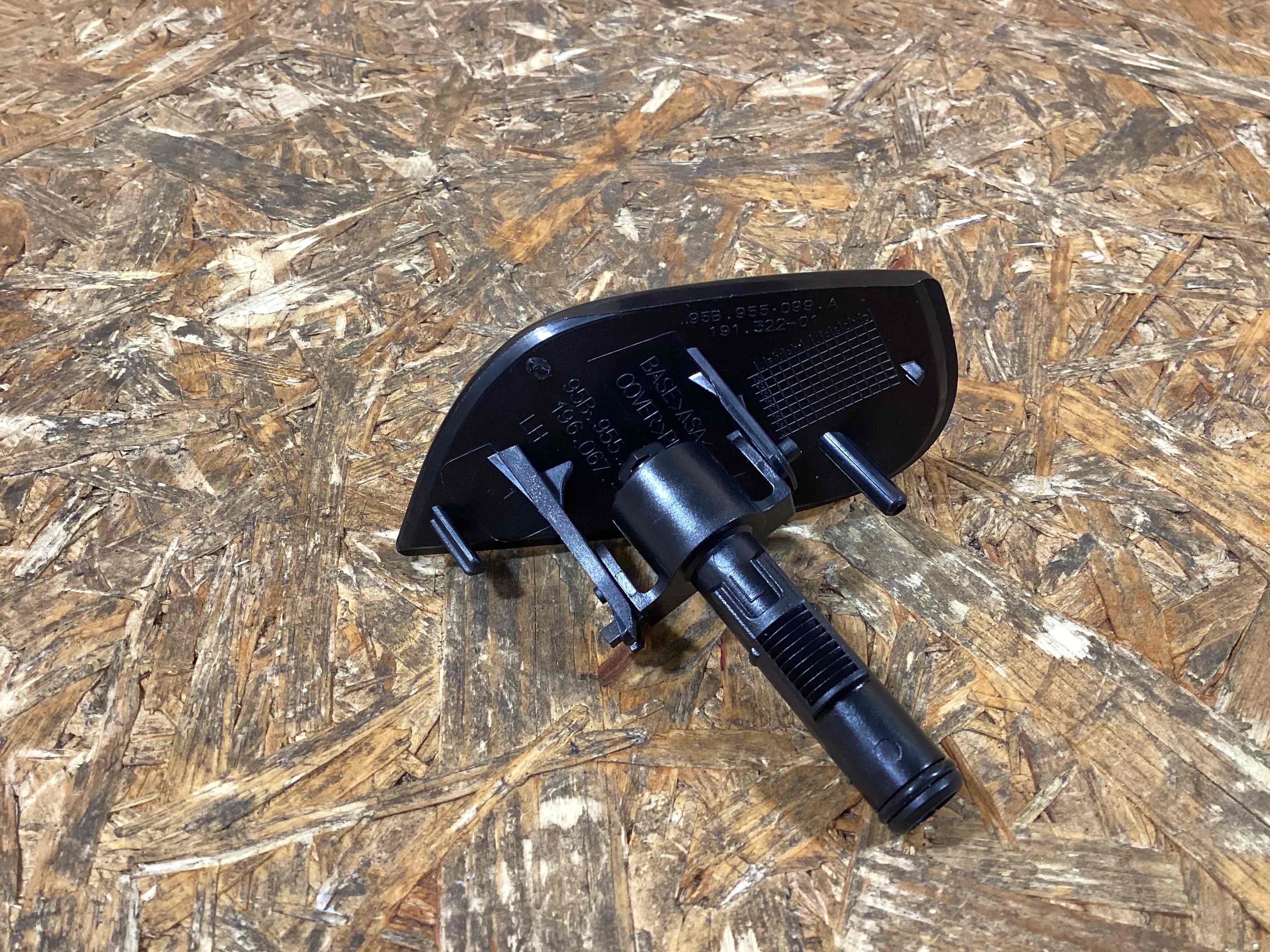 Форсунка омывателя, насос омывателя Porsche Macan 120326-146