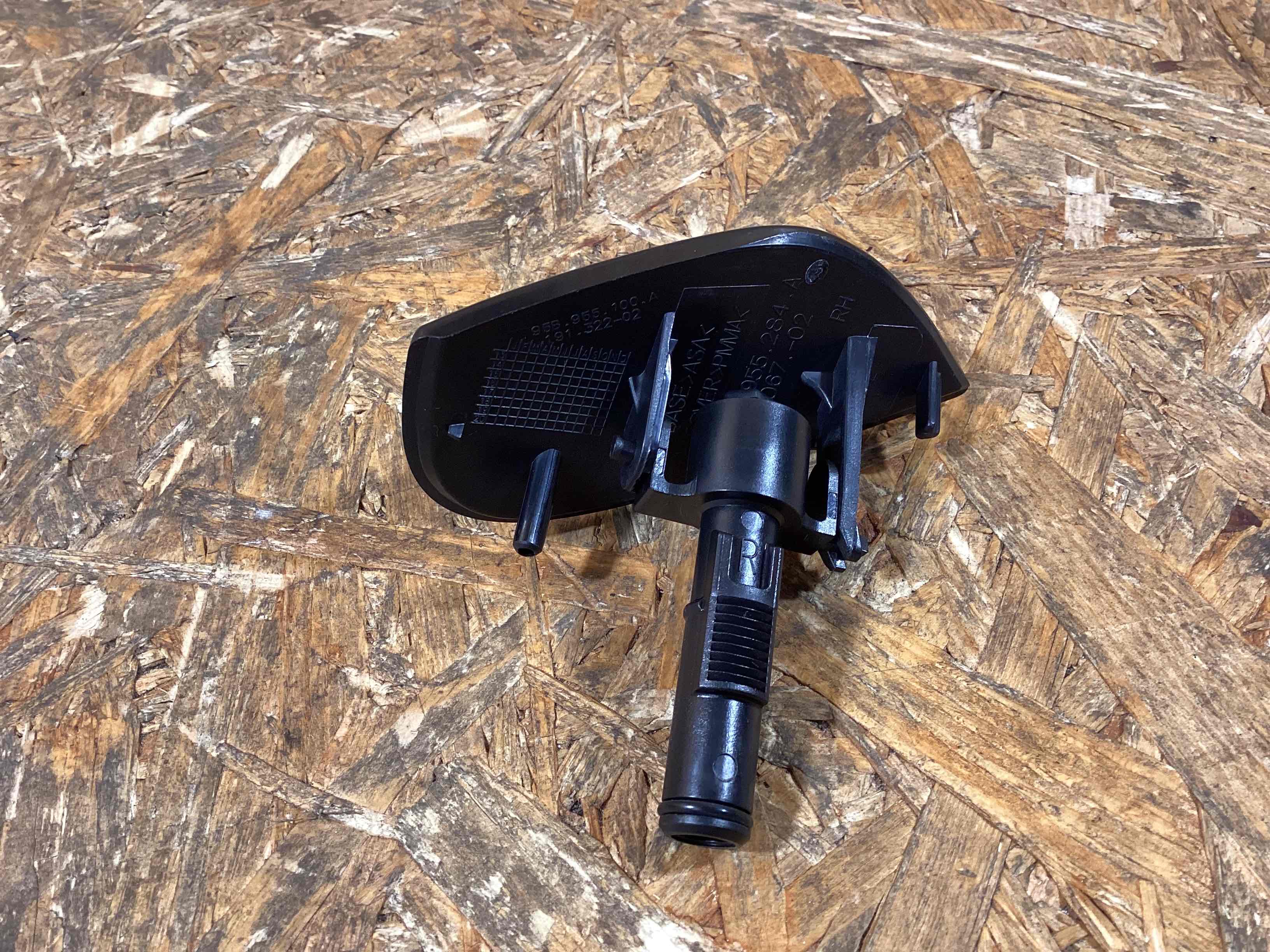 Форсунка омывателя, насос омывателя Porsche Macan 120326-148