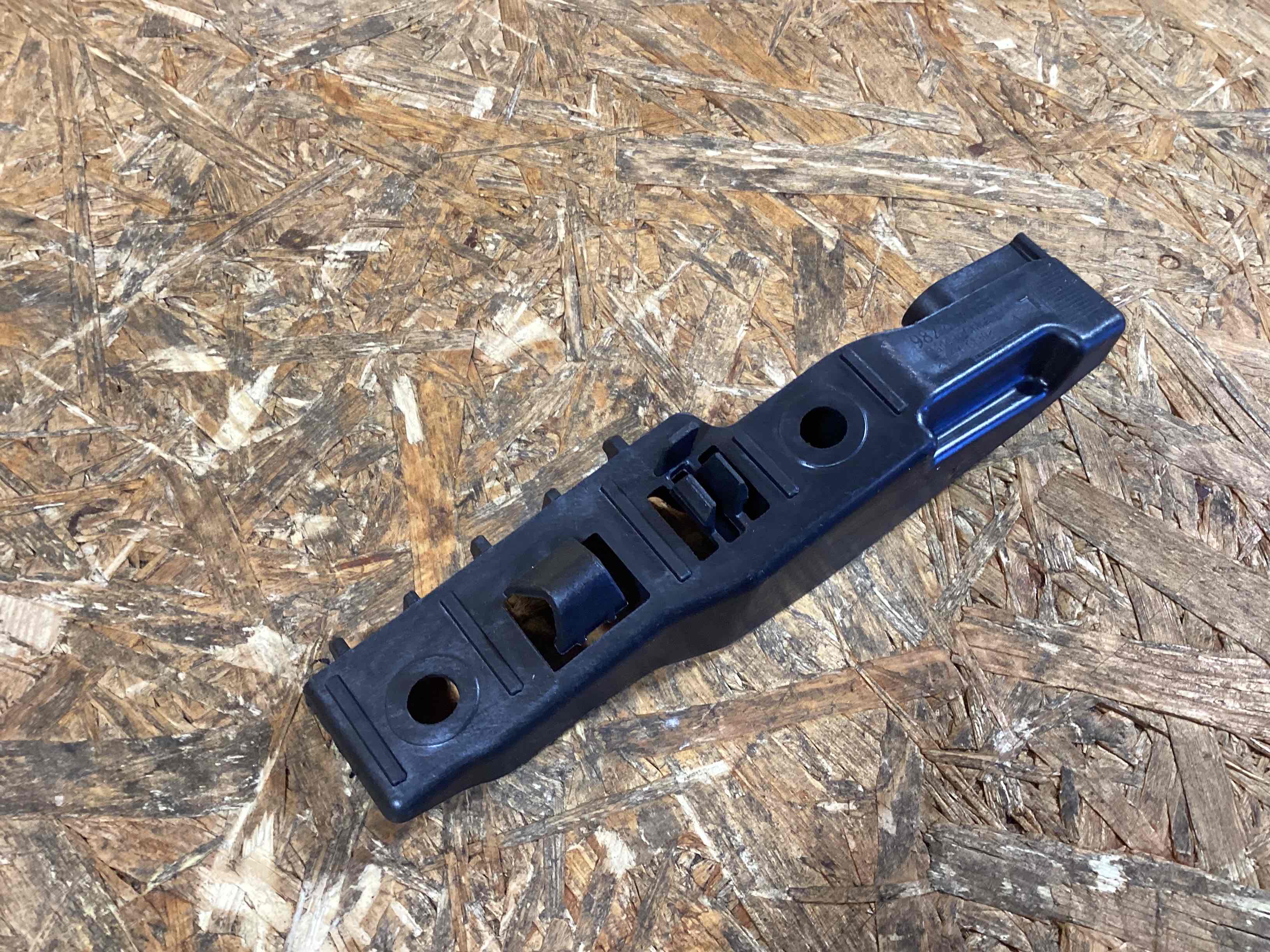 Крепление бампера Porsche Boxster 718 120326-151