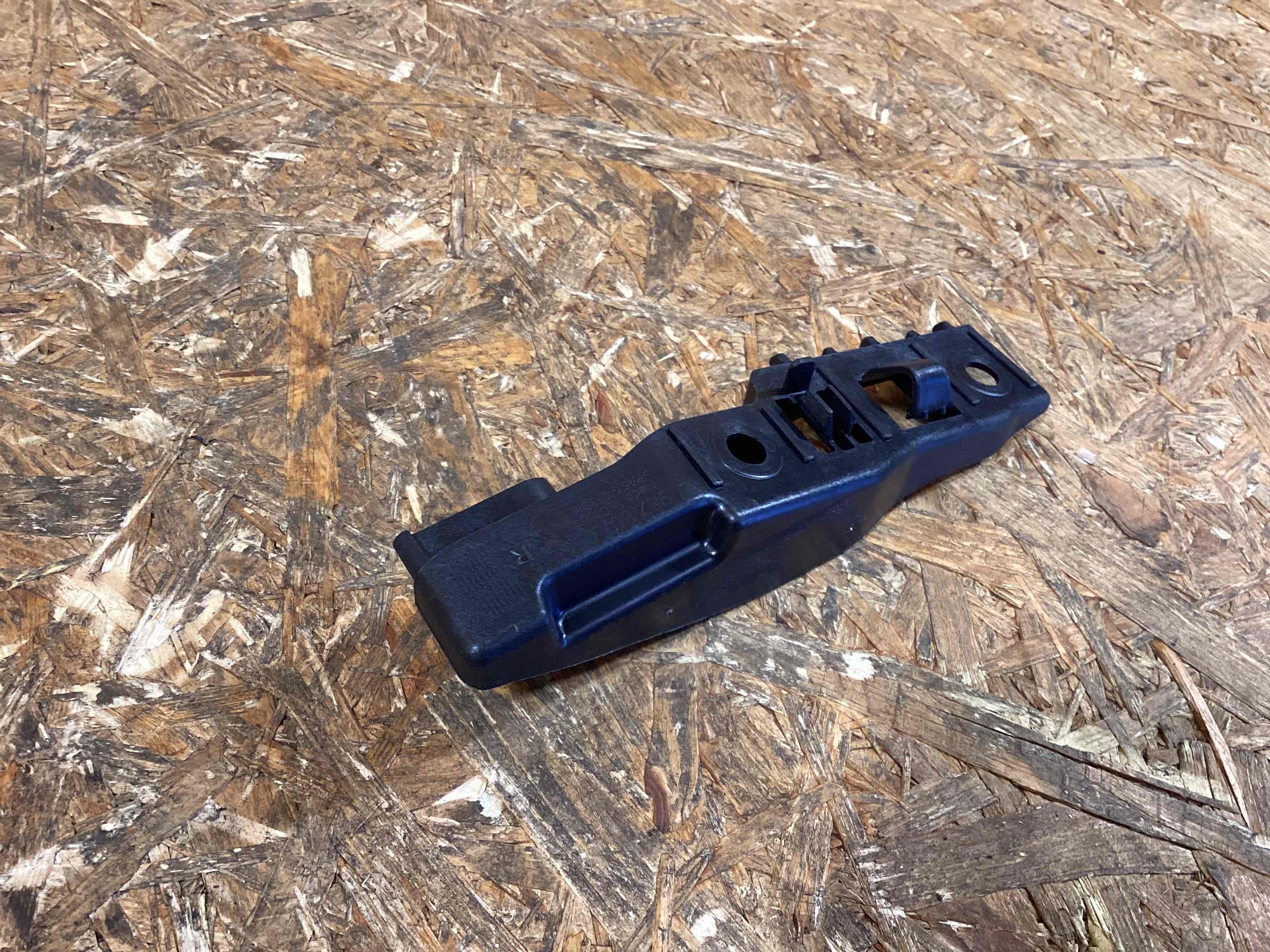 Крепление бампера Porsche Boxster 718 120326-154