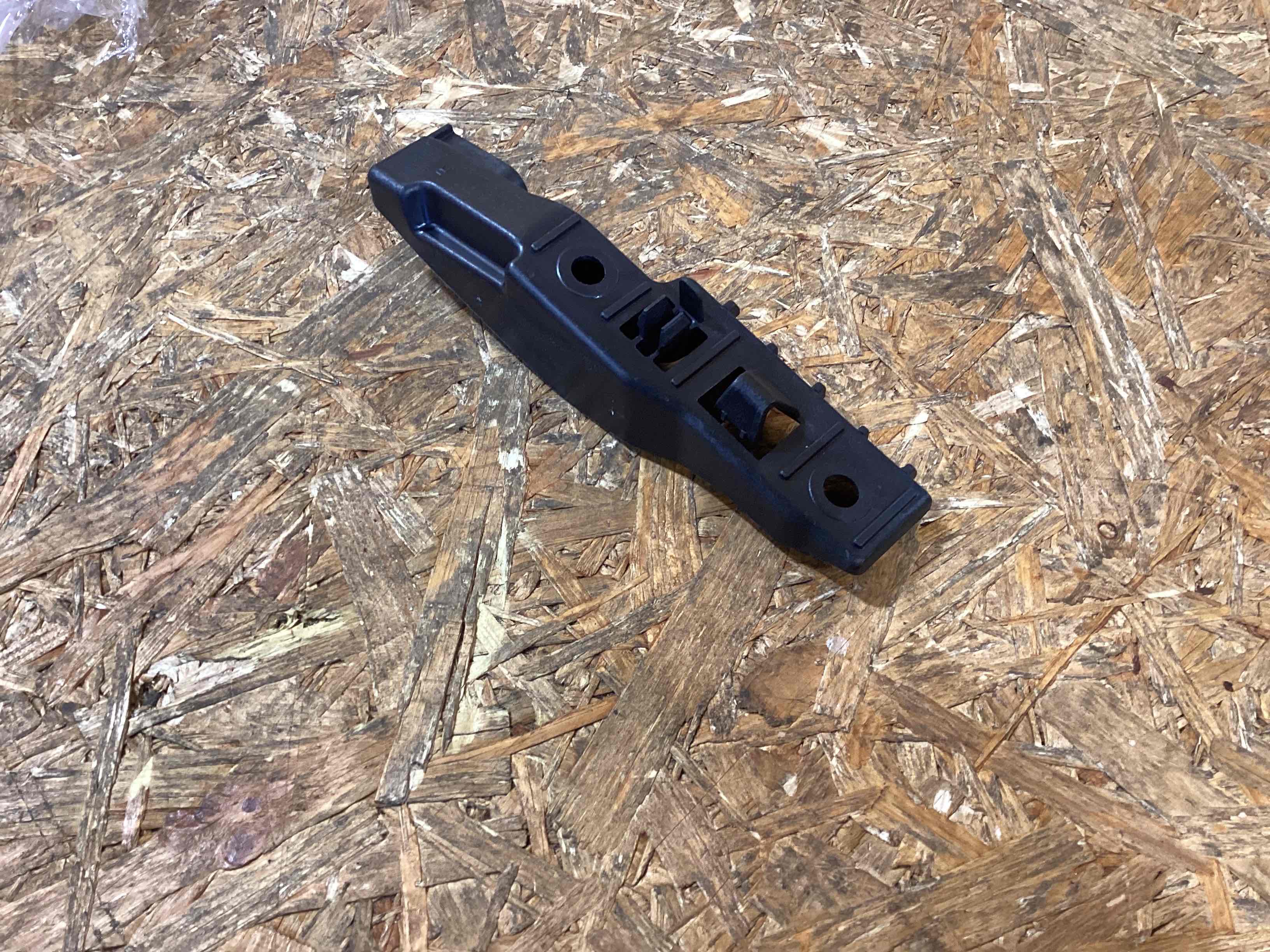 Крепление бампера Porsche Boxster 718 120326-155