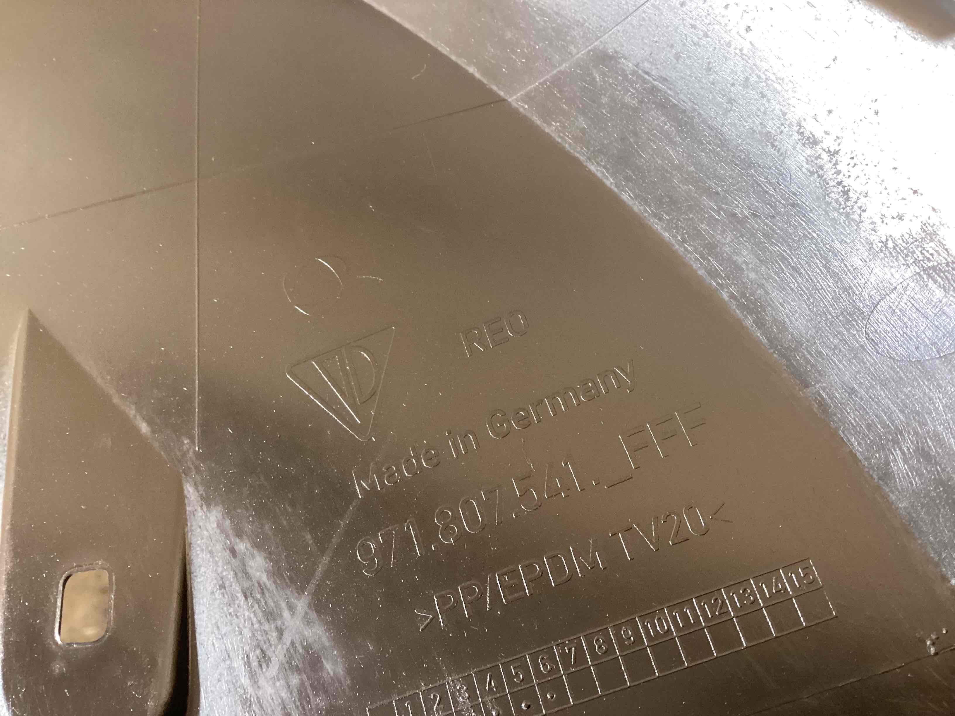 Юбка бампера нижняя Porsche Taycan 120526-111