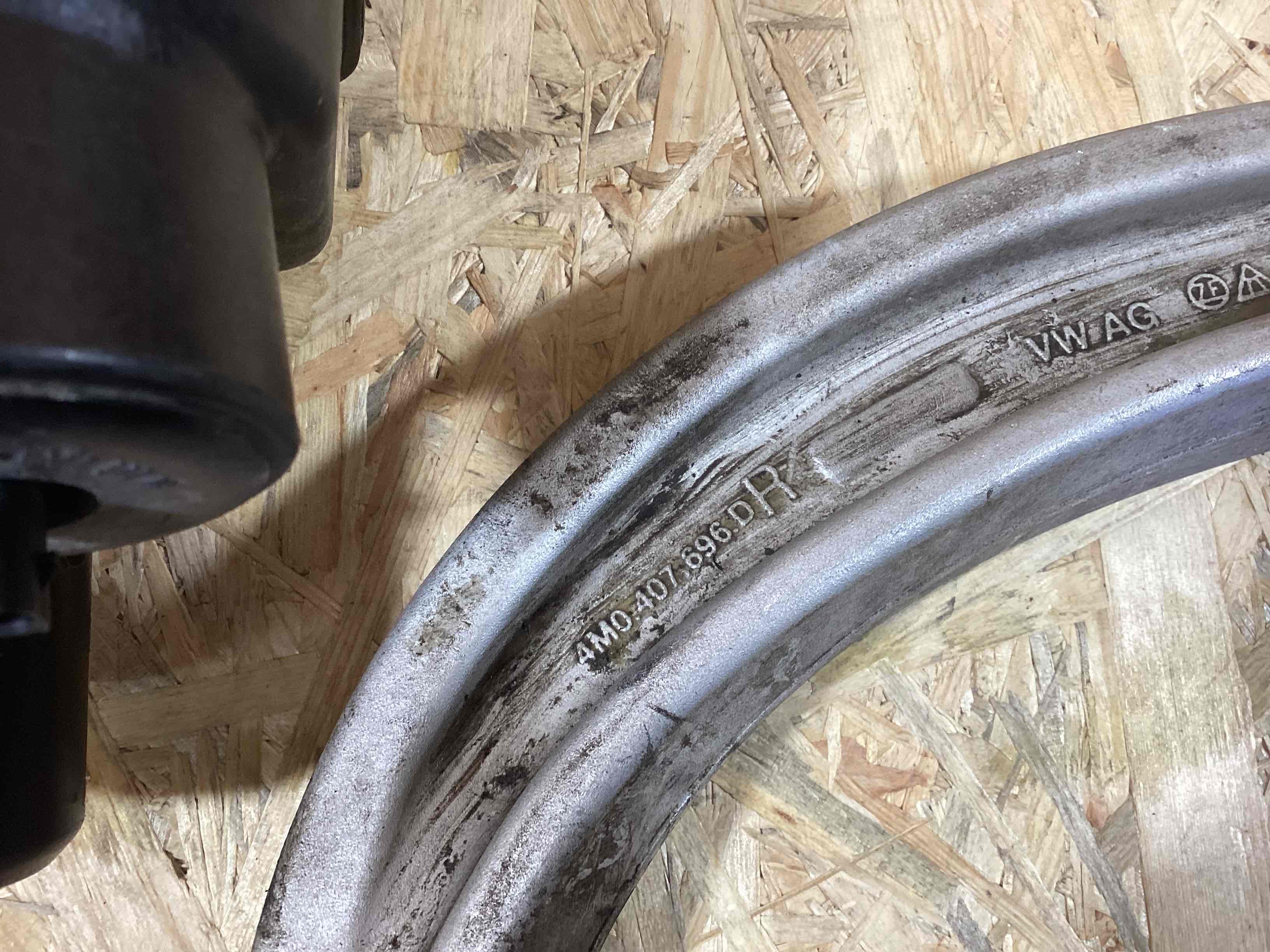 Кулак поворотный правый Porsche Cayenne 120526-131