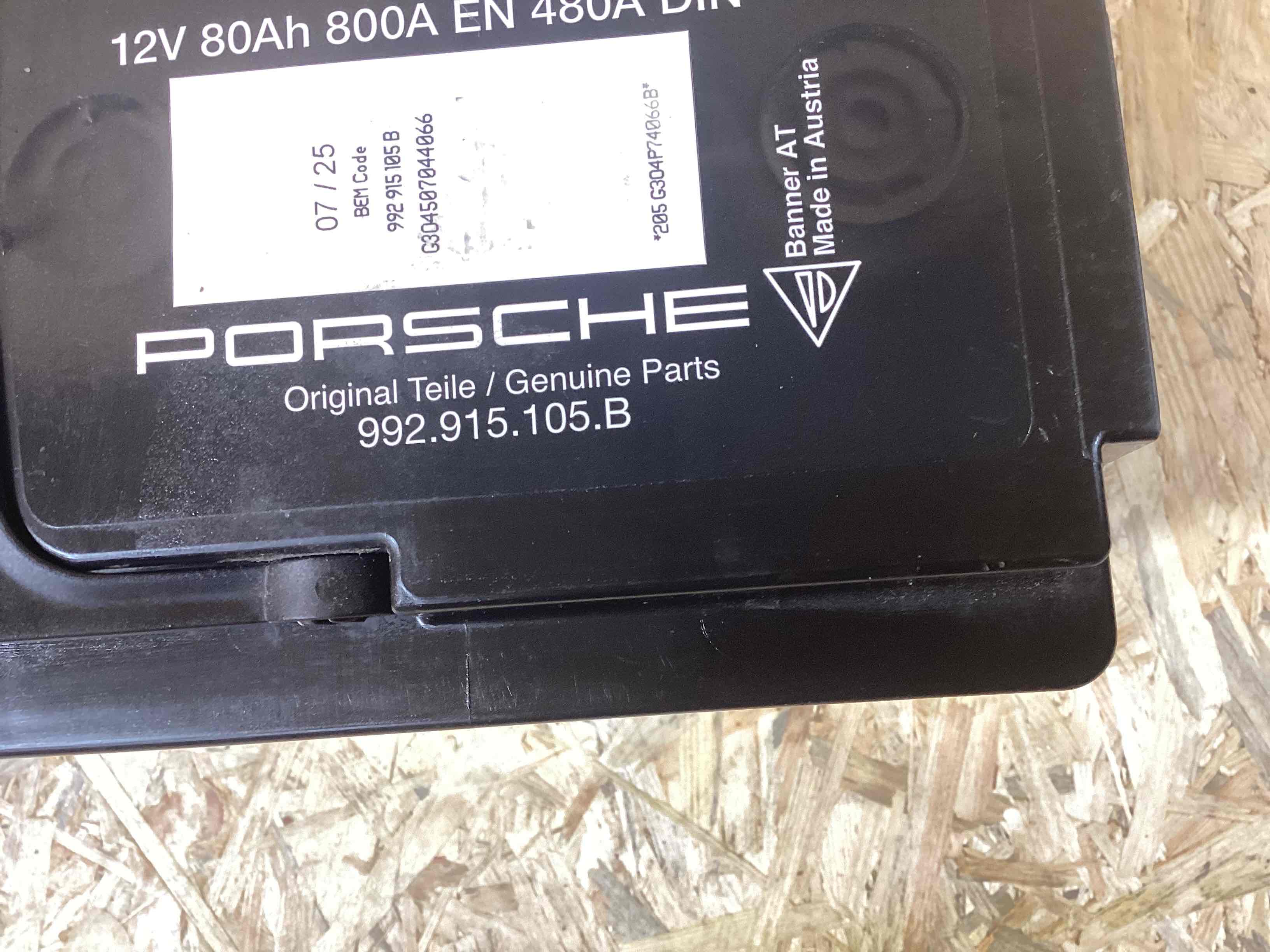 Аккумуляторная батарея, конвертор, проводка, крепление и др. Porsche 911 120526-135