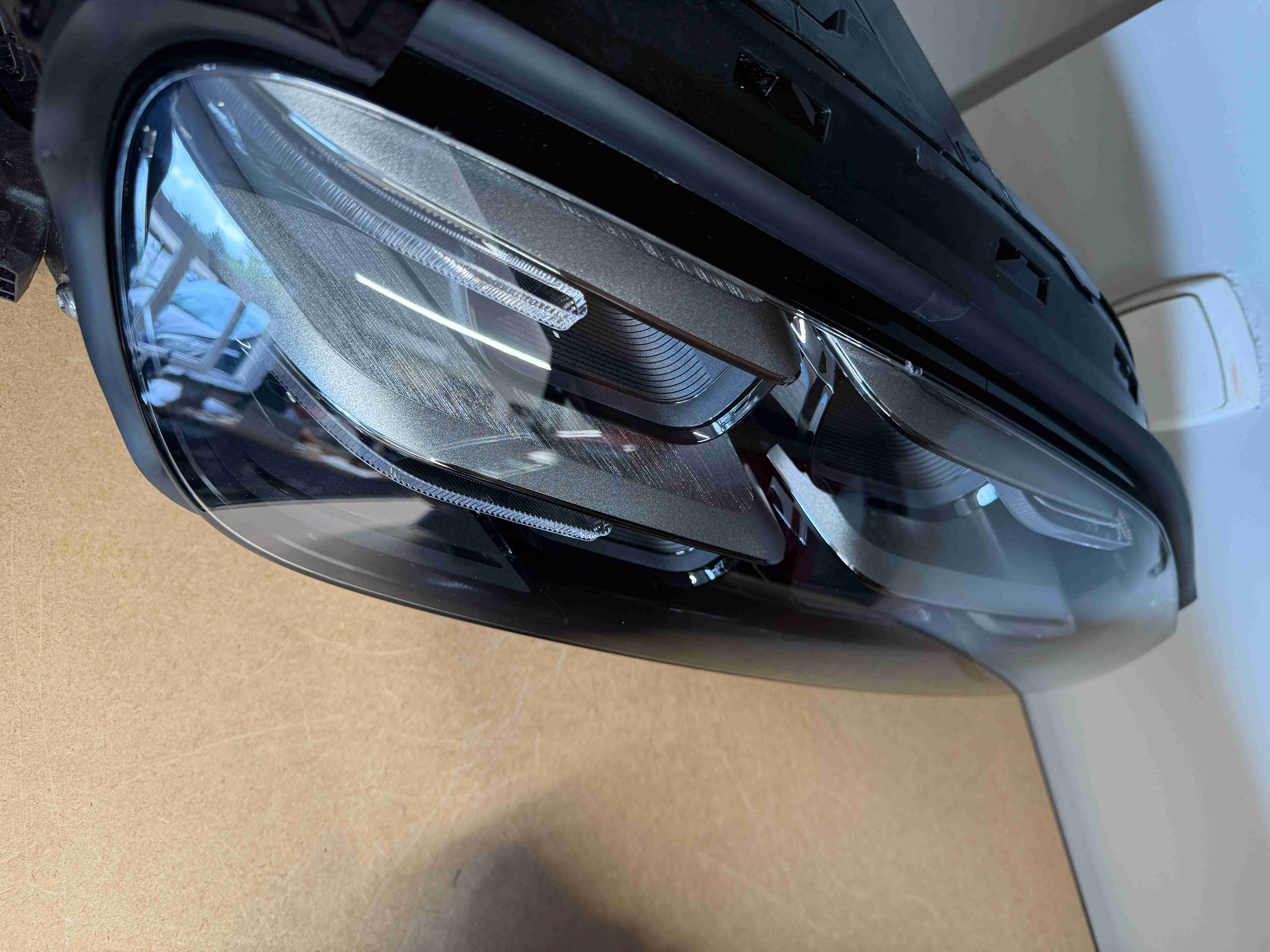 Фара правая Porsche Cayenne 120626-204