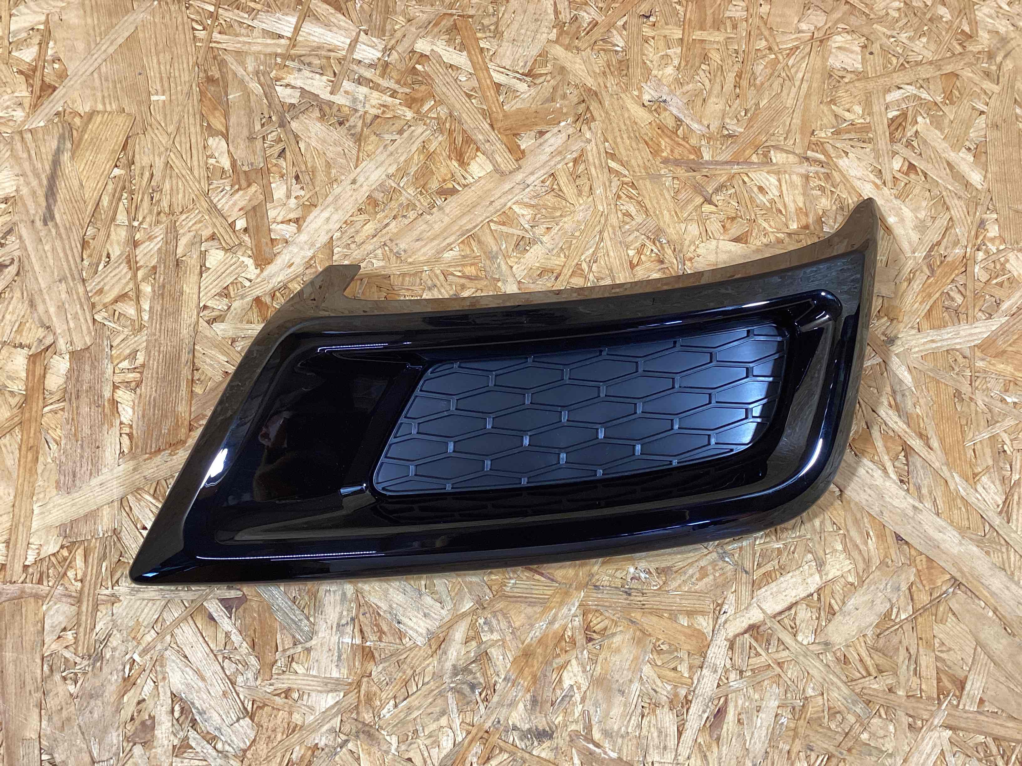 Заглушка, вставка (решетка) в бампер Land Rover Discovery Sport L550 120725-124