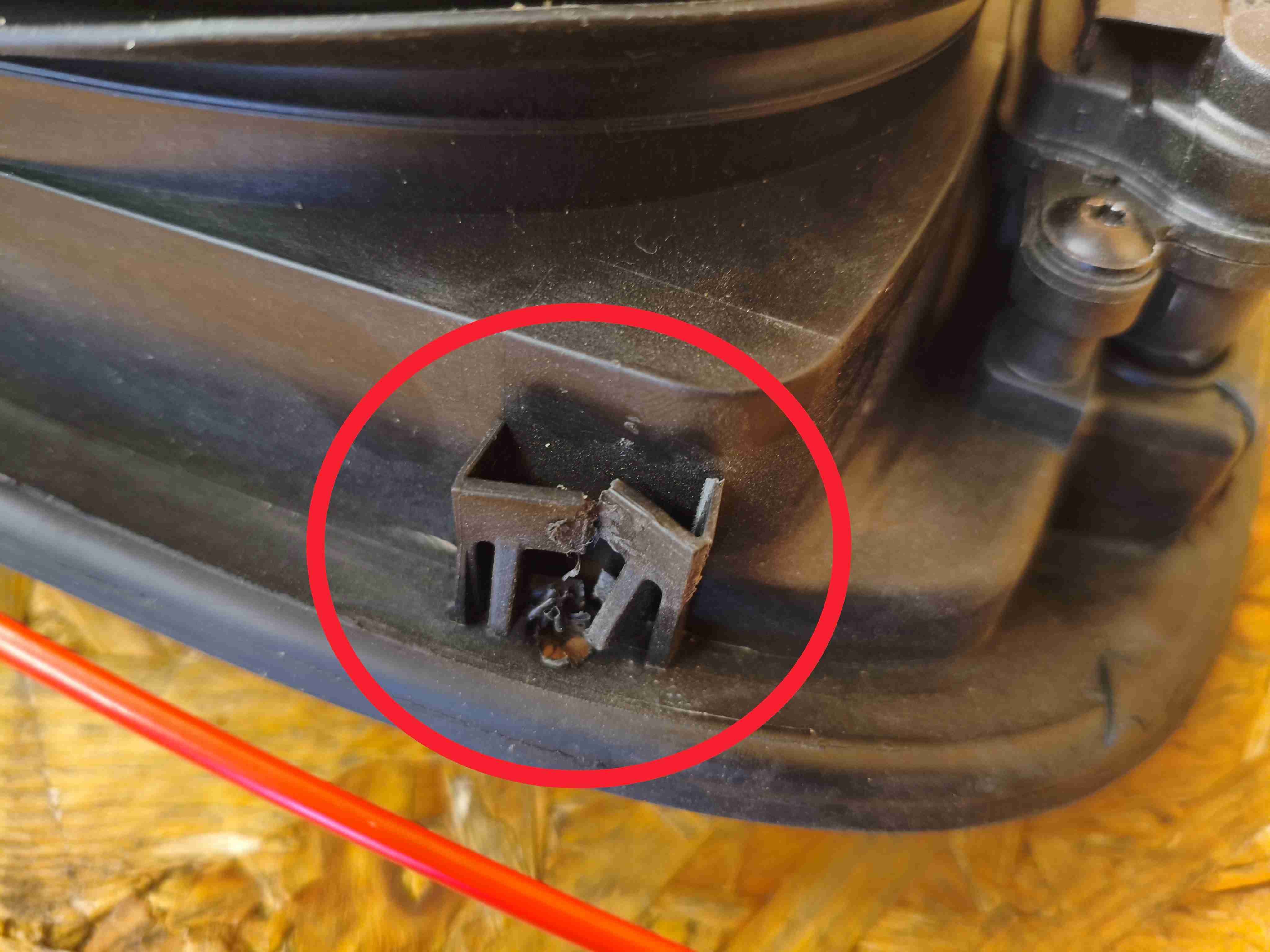 Лючок бака Porsche Panamera 120925-120