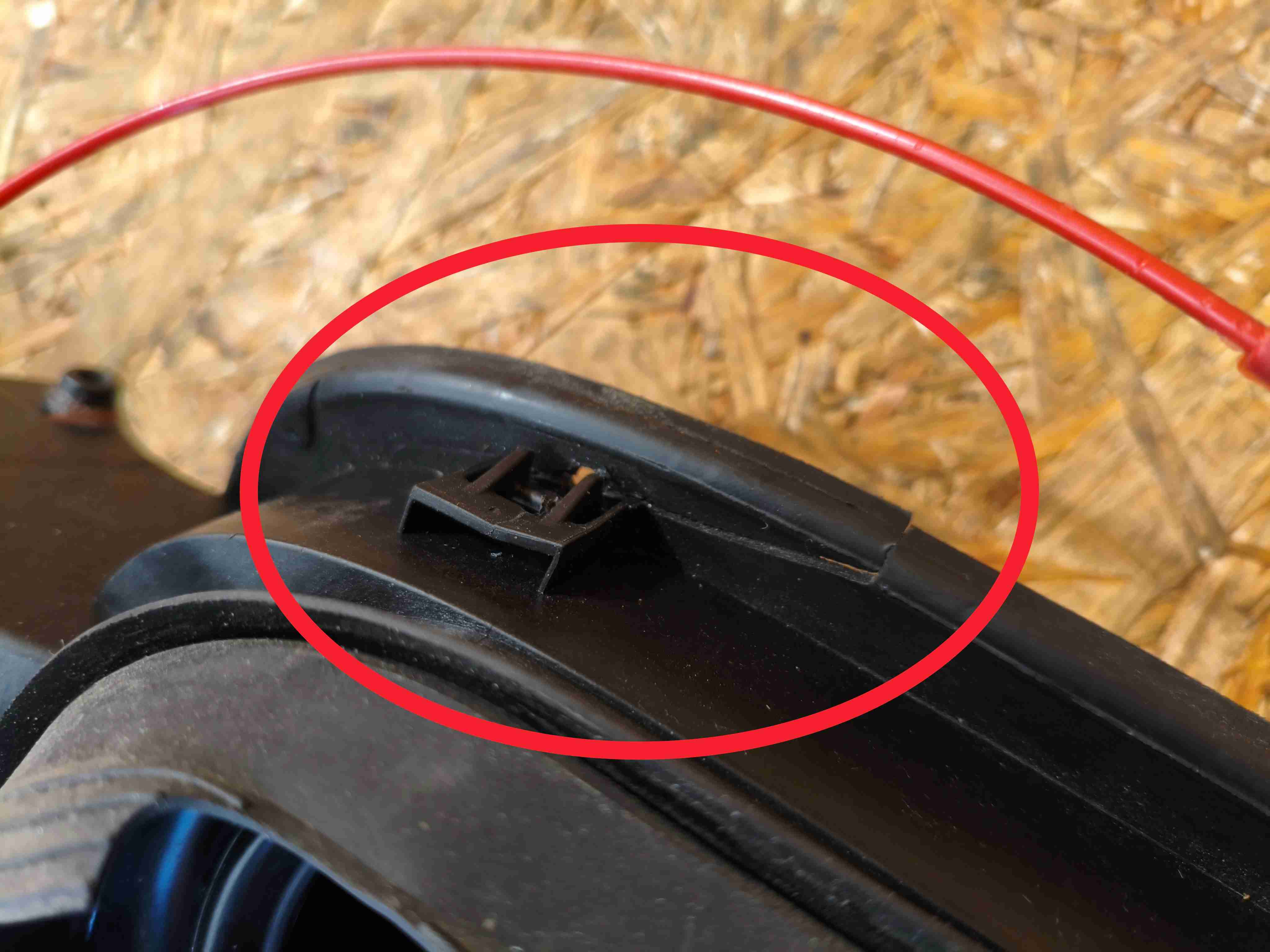 Лючок бака Porsche Panamera 120925-120