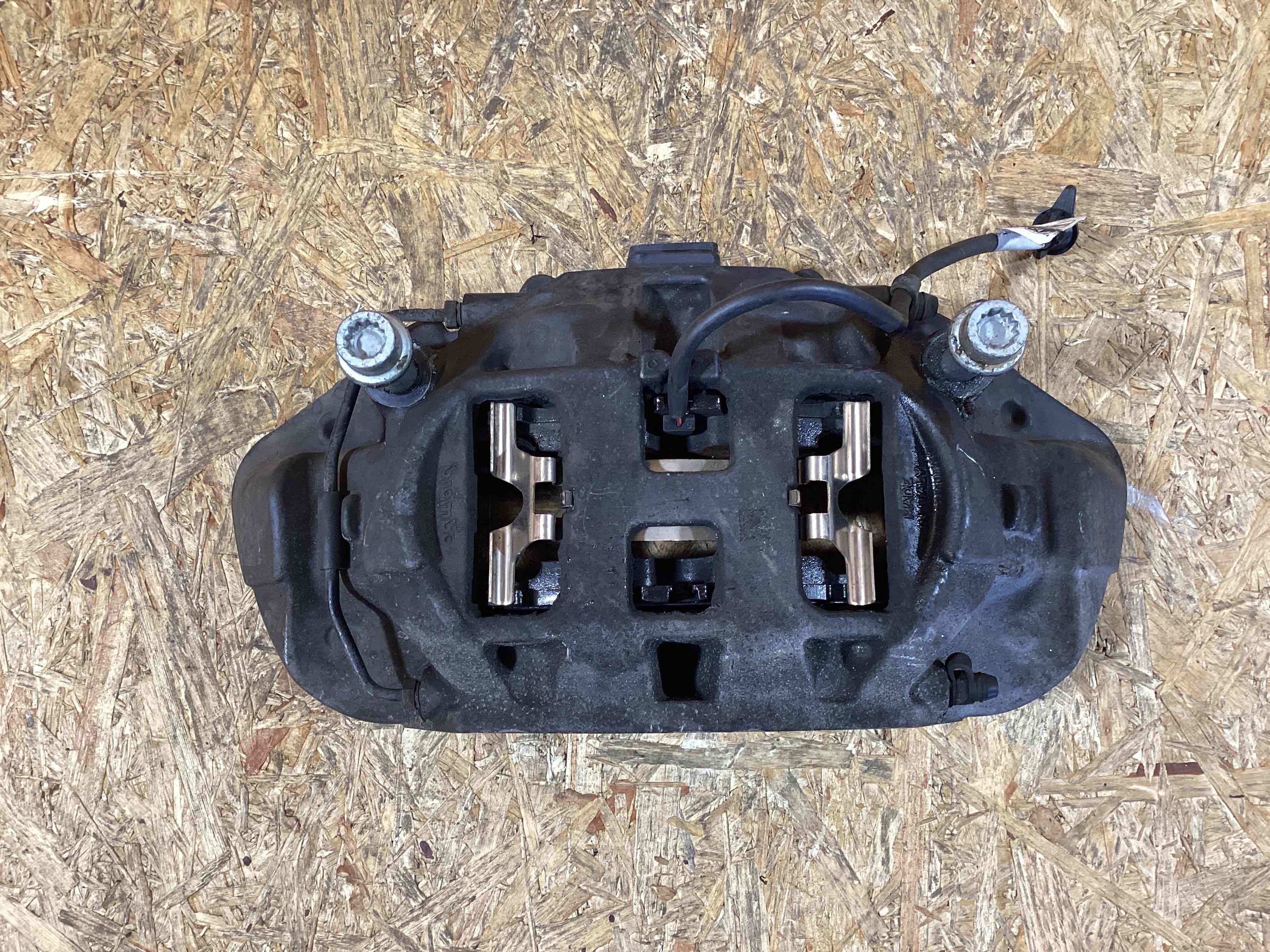 Суппорт передний правый Porsche Macan 121125-110