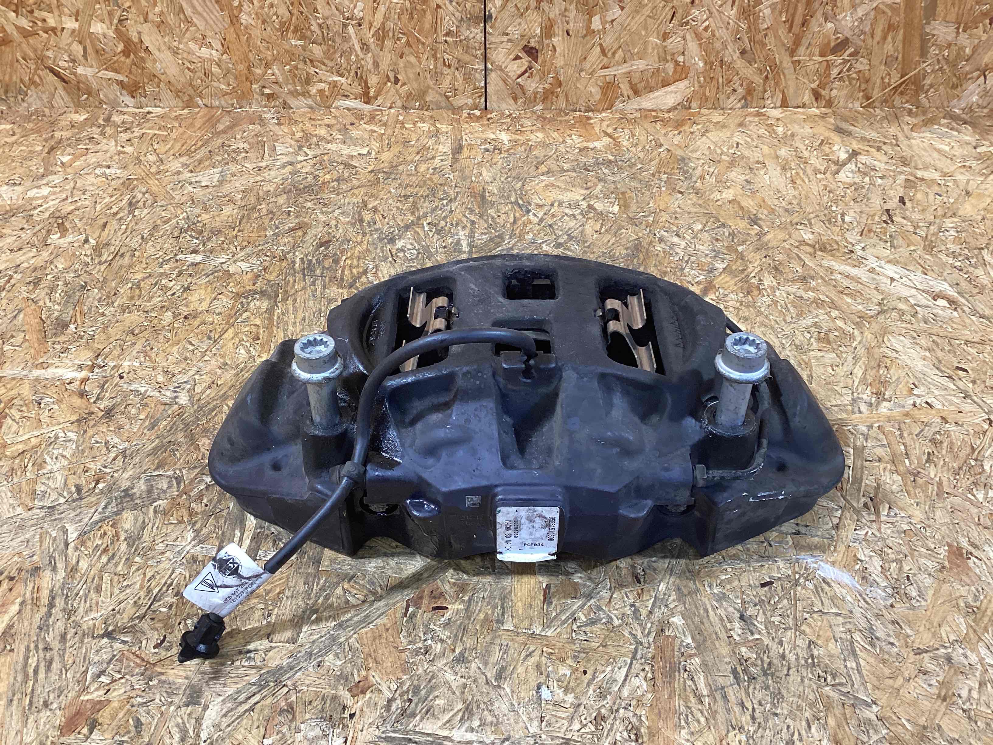 Суппорт передний правый Porsche Macan 121125-110