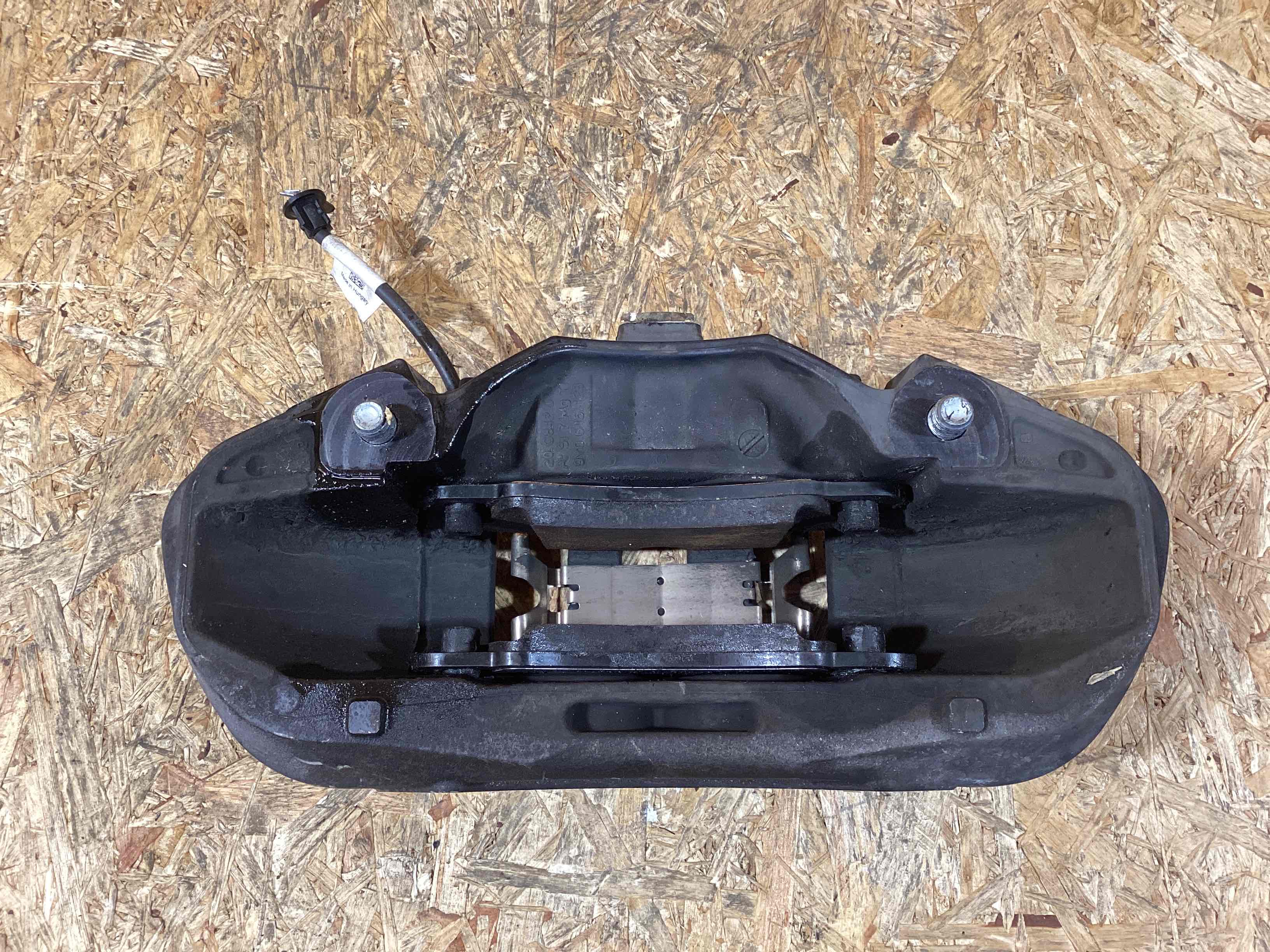 Суппорт передний правый Porsche Macan 121125-110