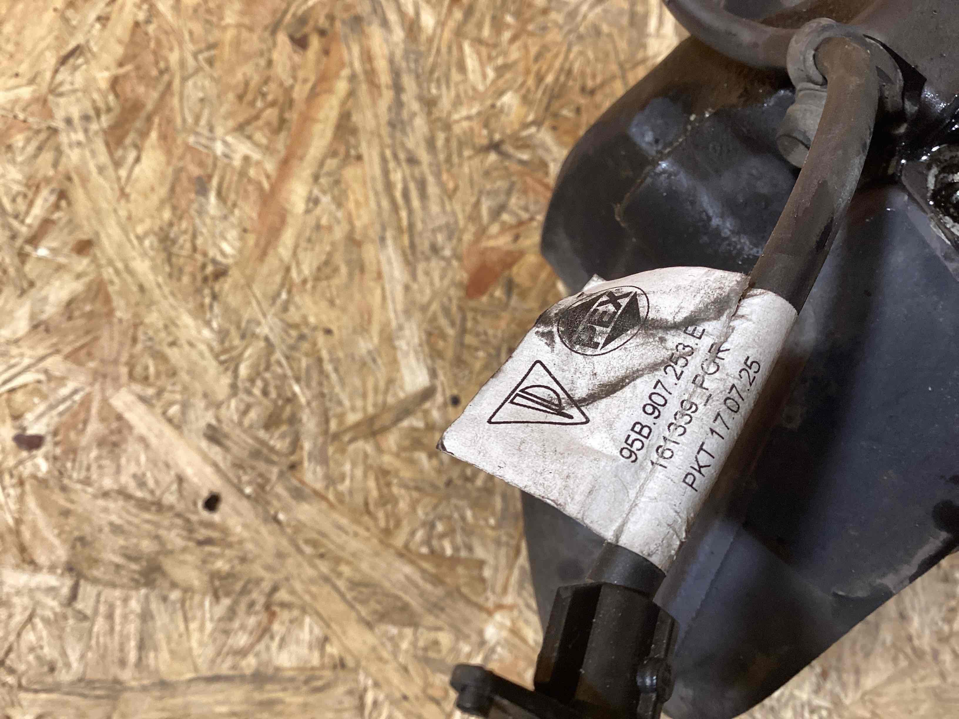 Суппорт передний правый Porsche Macan 121125-110