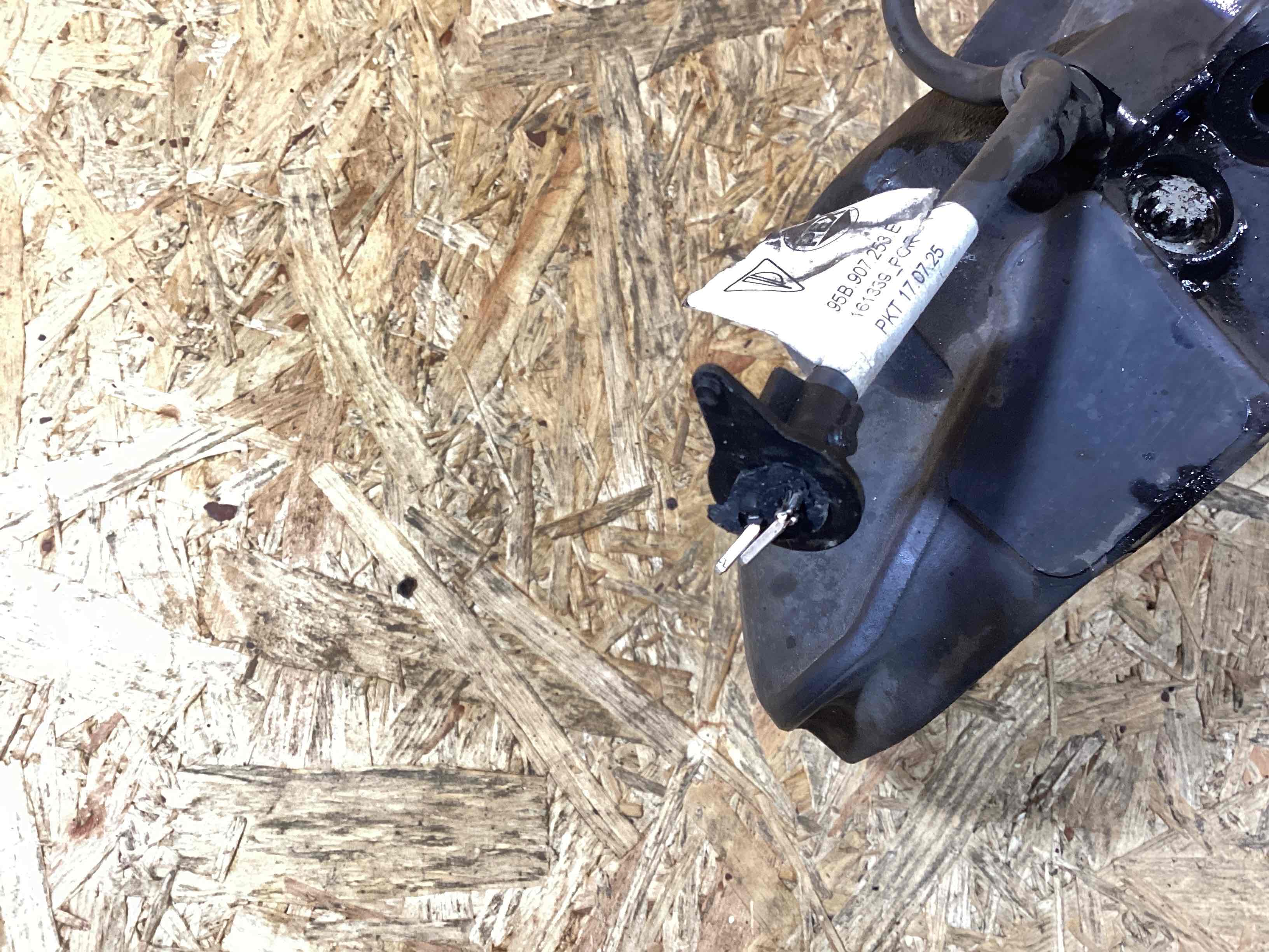 Суппорт передний правый Porsche Macan 121125-110