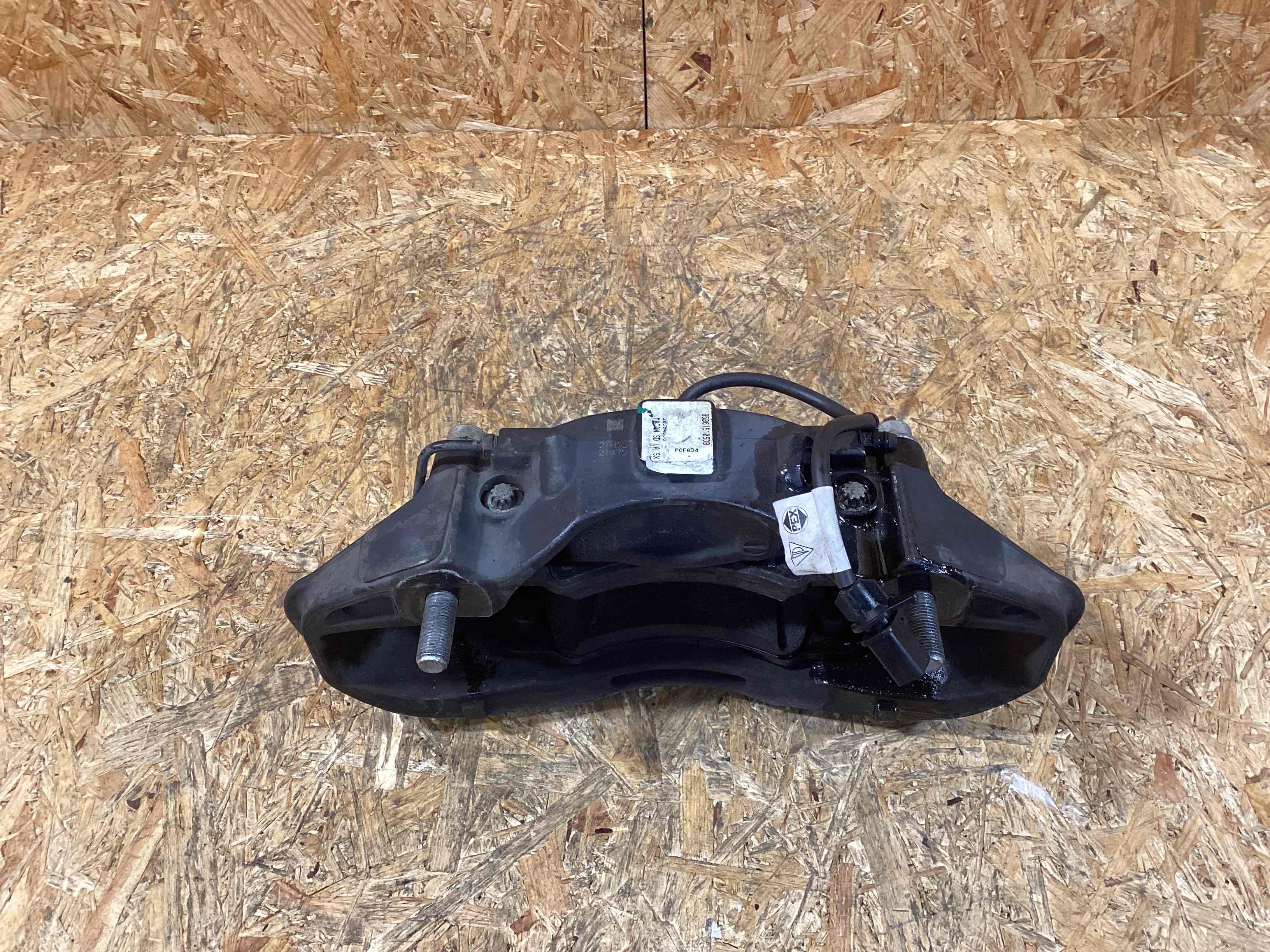 Суппорт передний левый Porsche Macan 121125-111