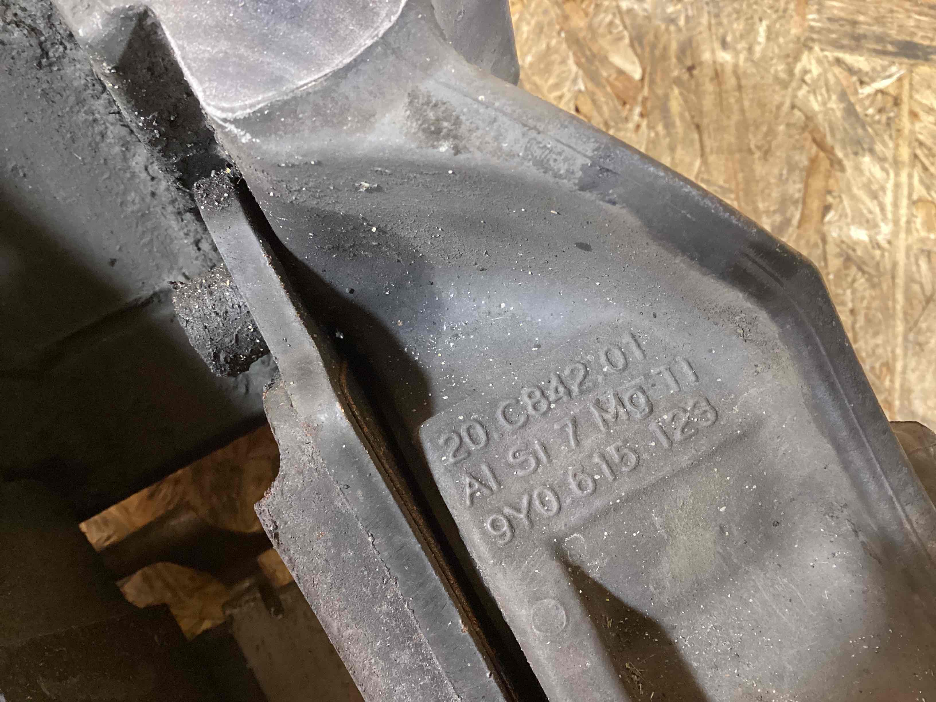 Суппорт передний левый Porsche Macan 121125-111