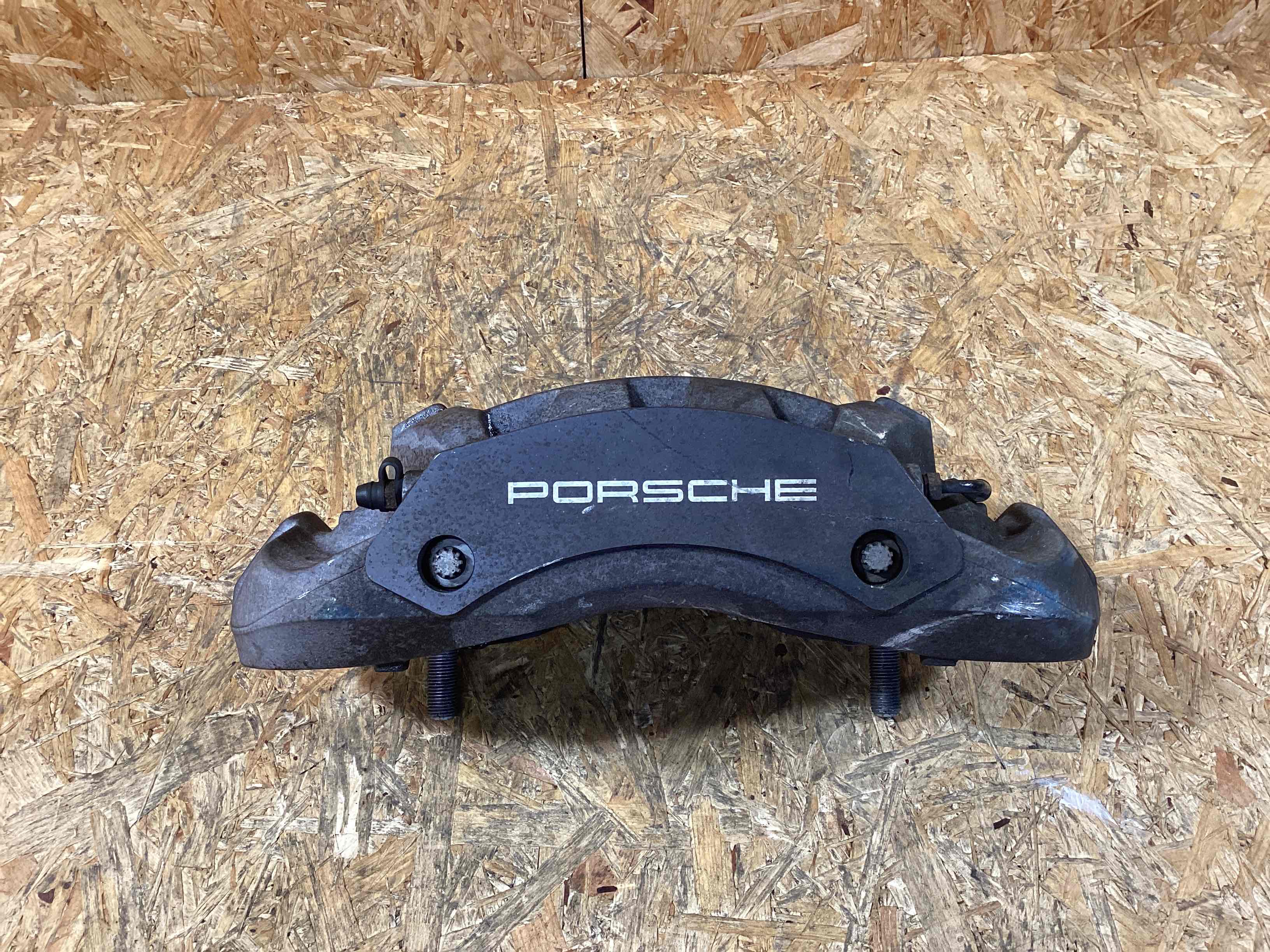 Суппорт передний левый Porsche Macan 121125-111