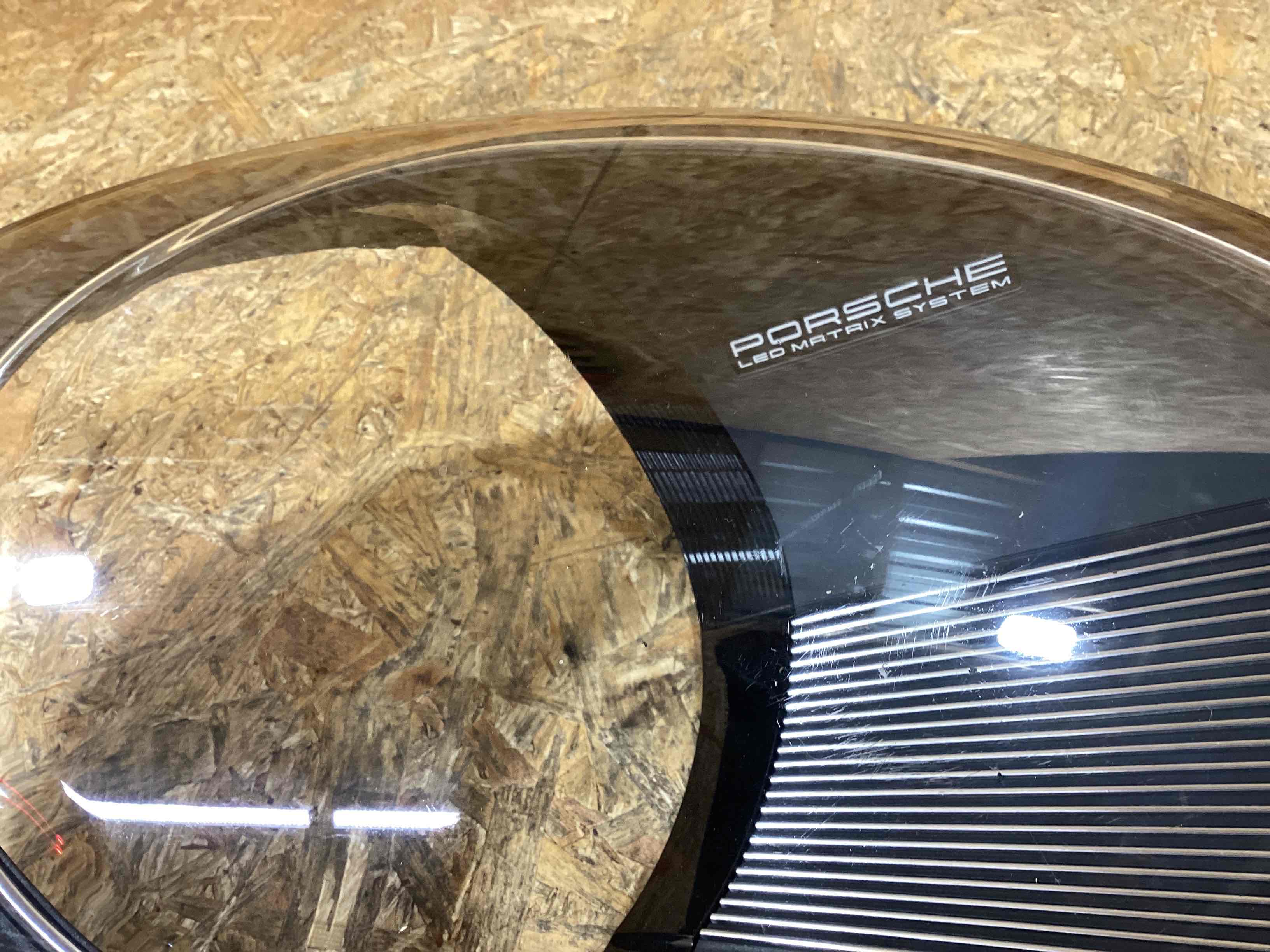 Фара правая Porsche 911 121125-117