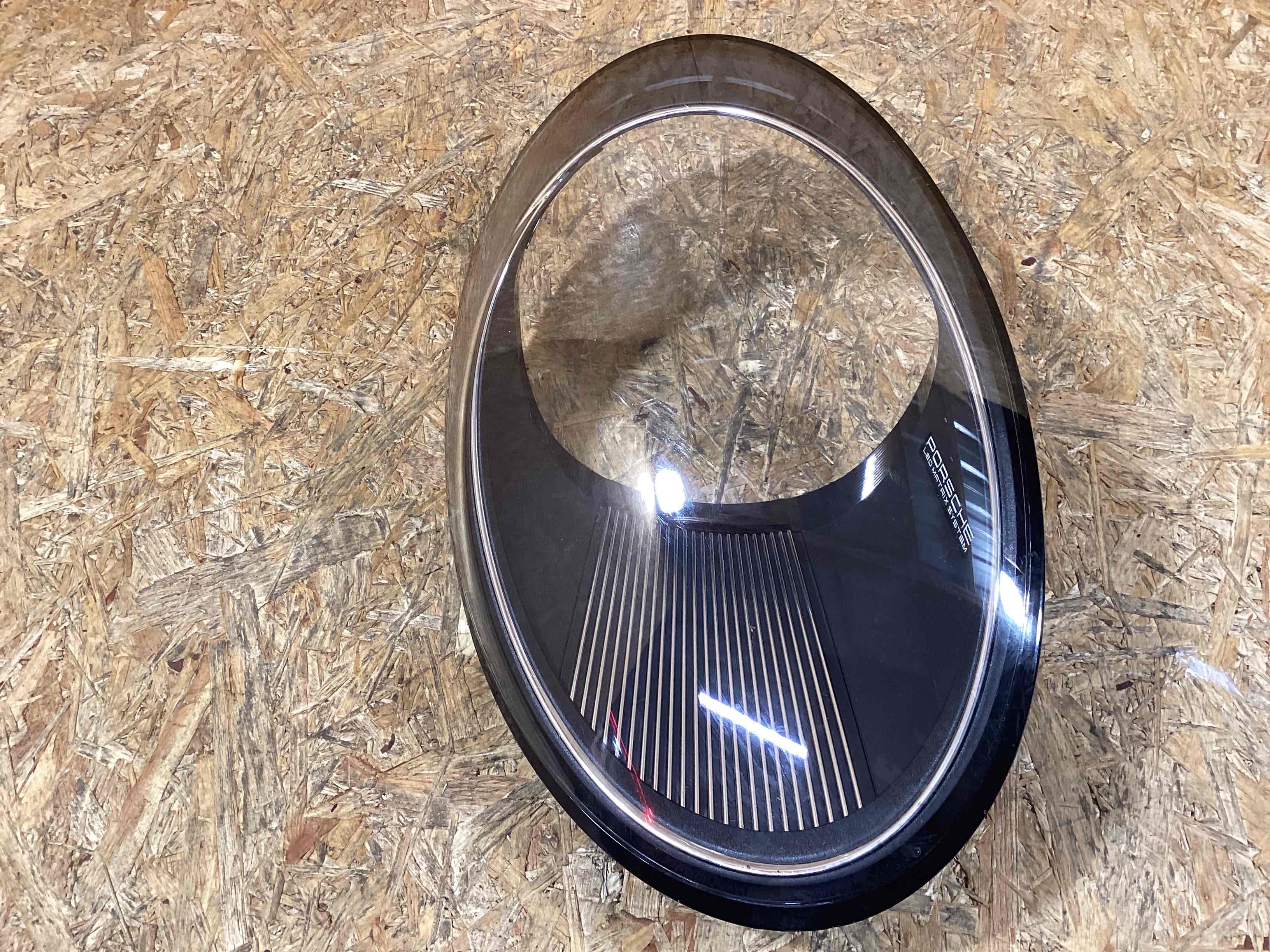 Фара правая Porsche 911 121125-117