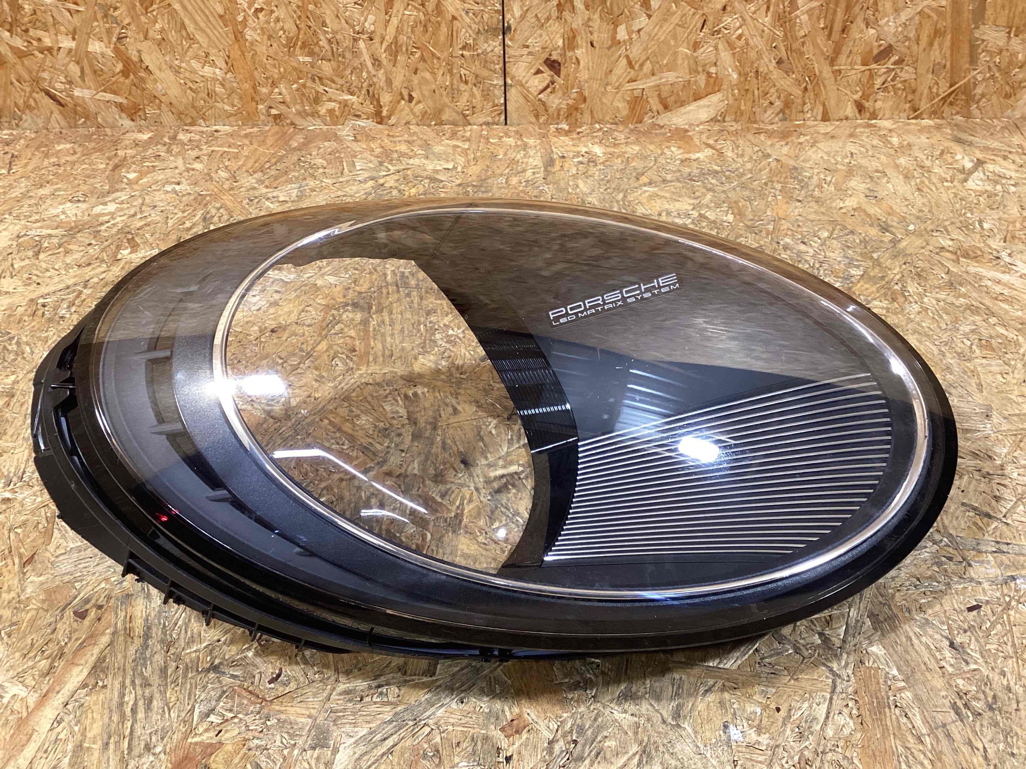 Фара правая Porsche 911 121125-117