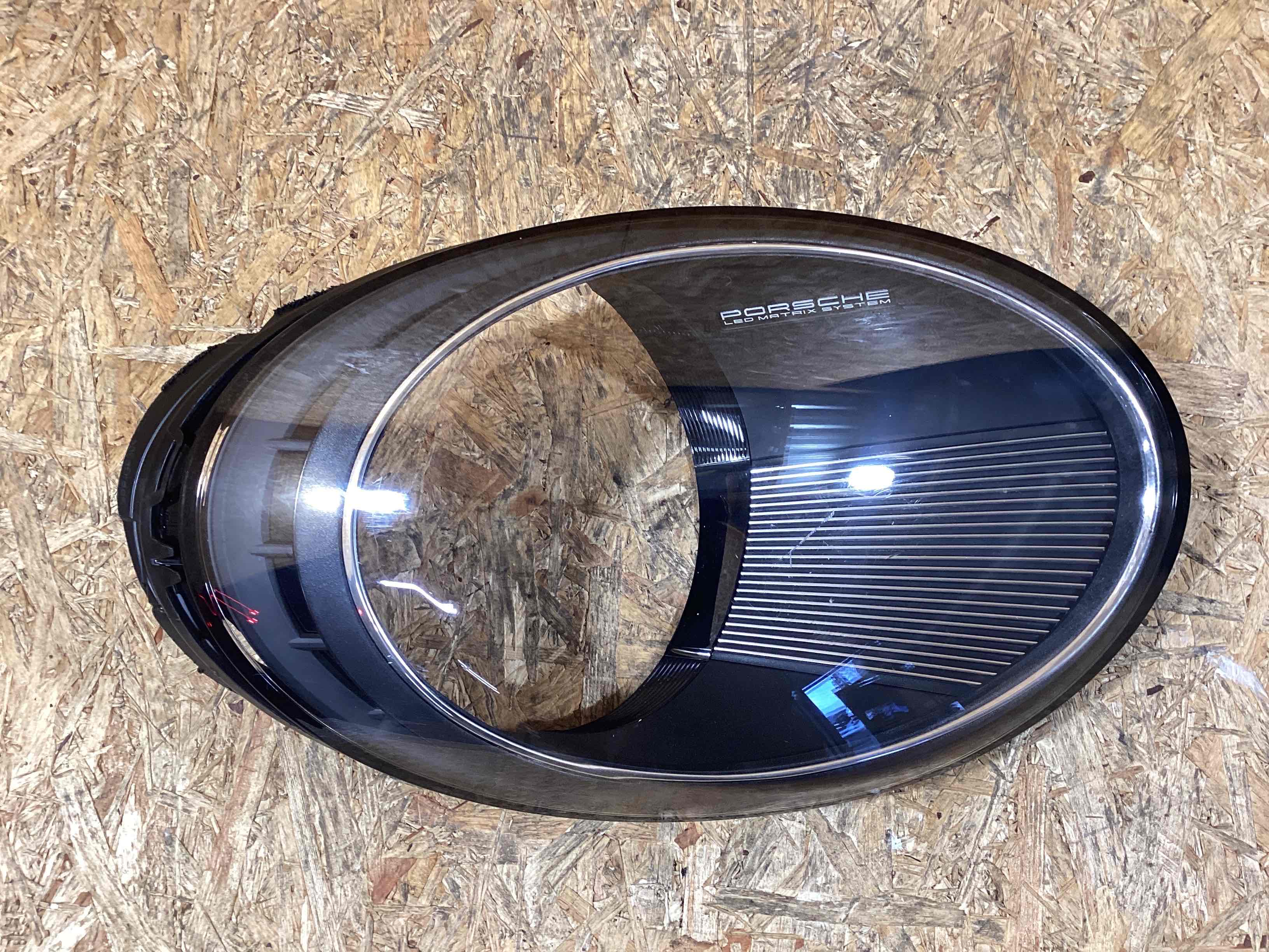 Фара правая Porsche 911 121125-117