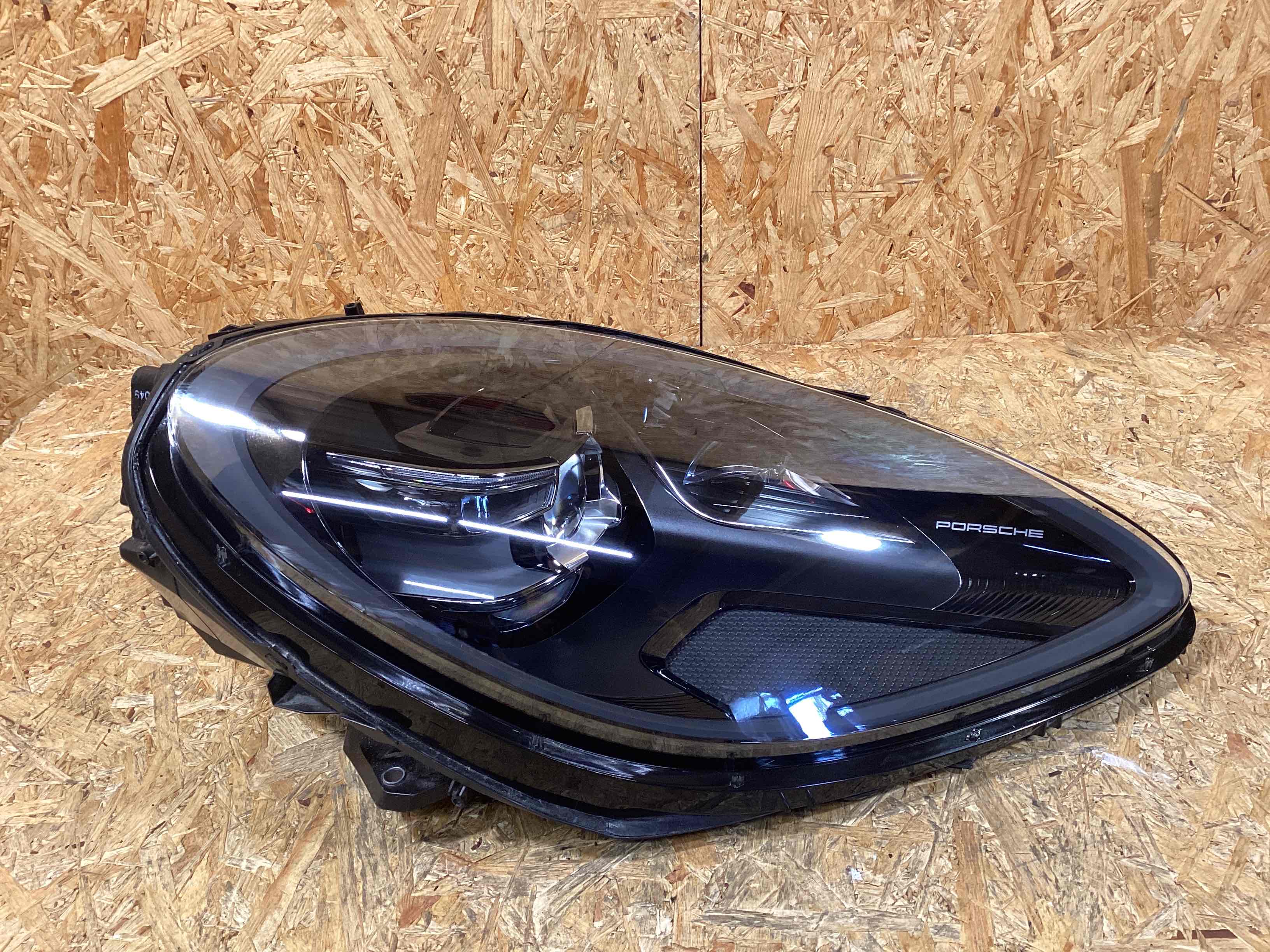 Фара правая Porsche Macan 121125-126