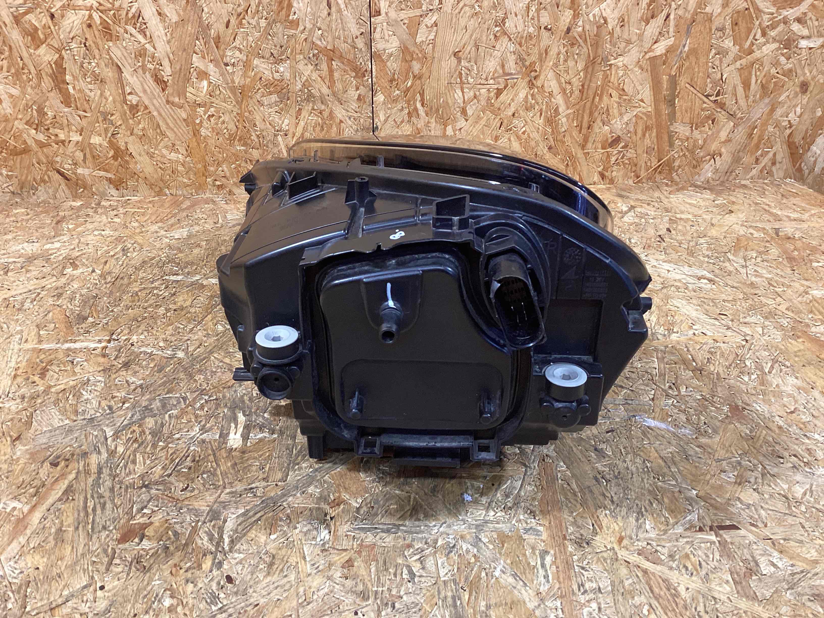 Фара правая Porsche Macan 121125-126