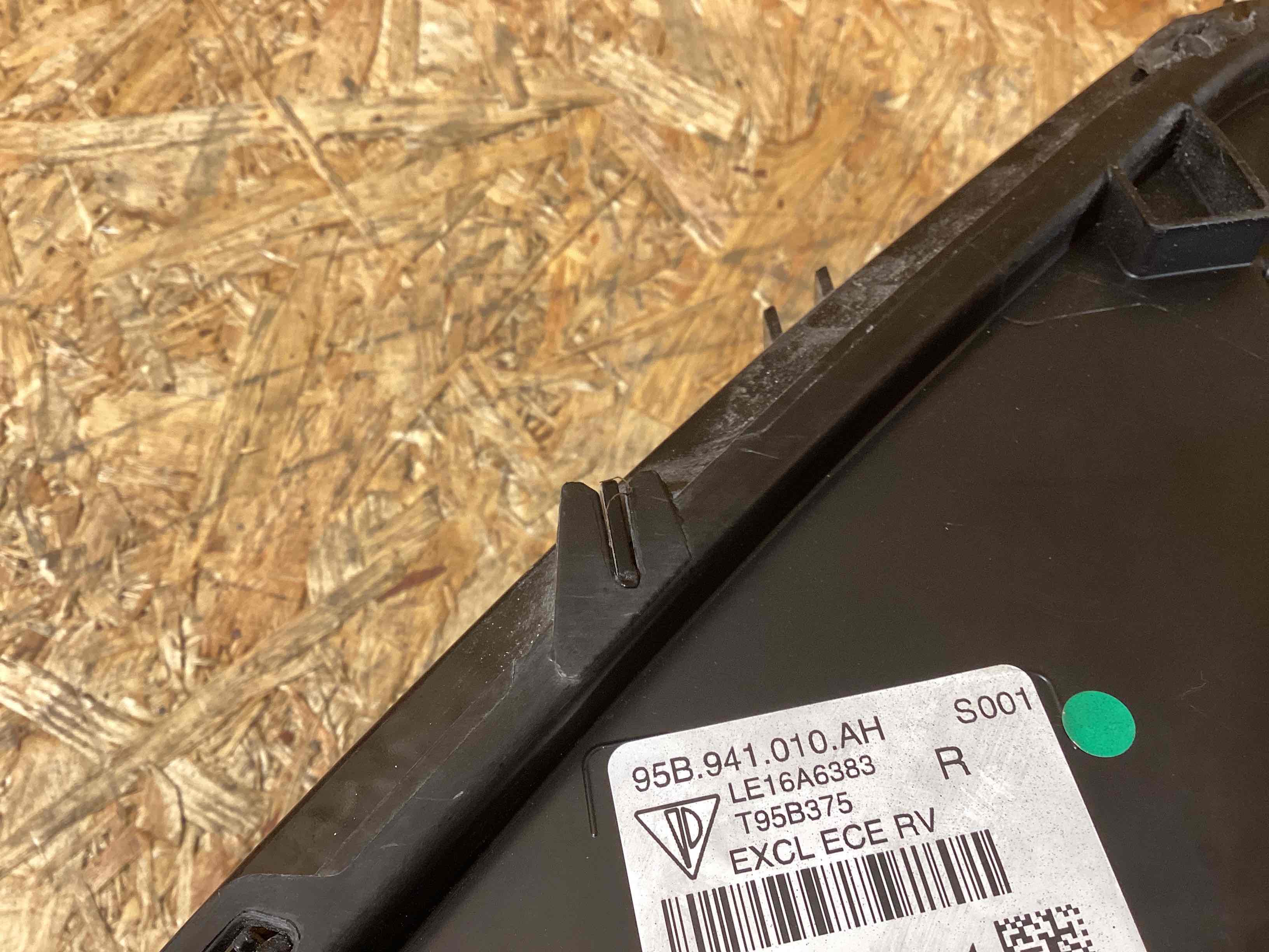 Фара правая Porsche Macan 121125-126