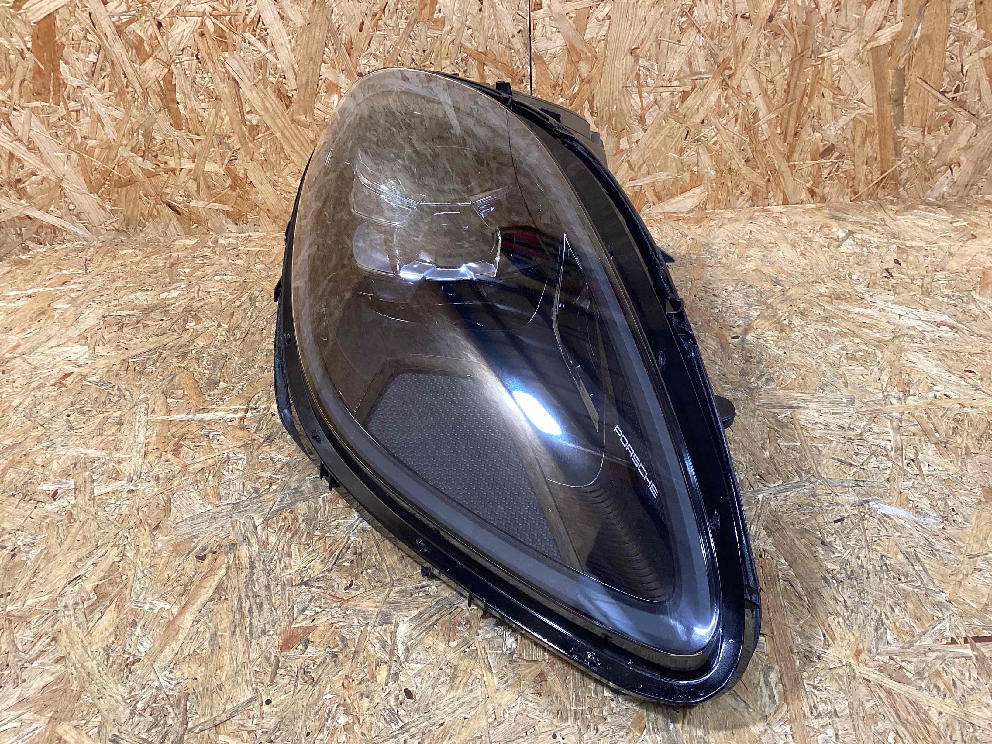 Фара правая Porsche Macan 121125-126